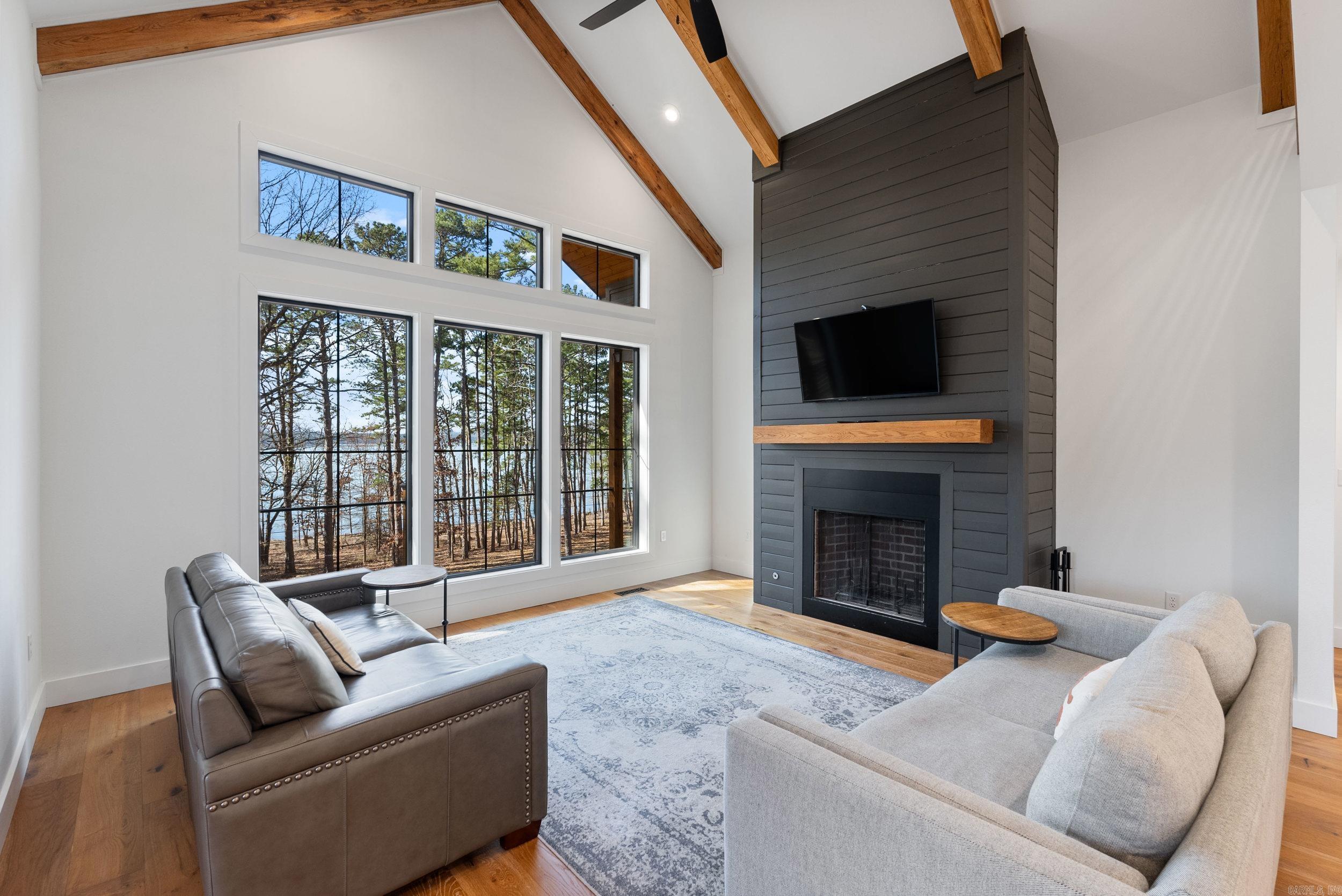 ENCHANTED PENINSULA - Residential