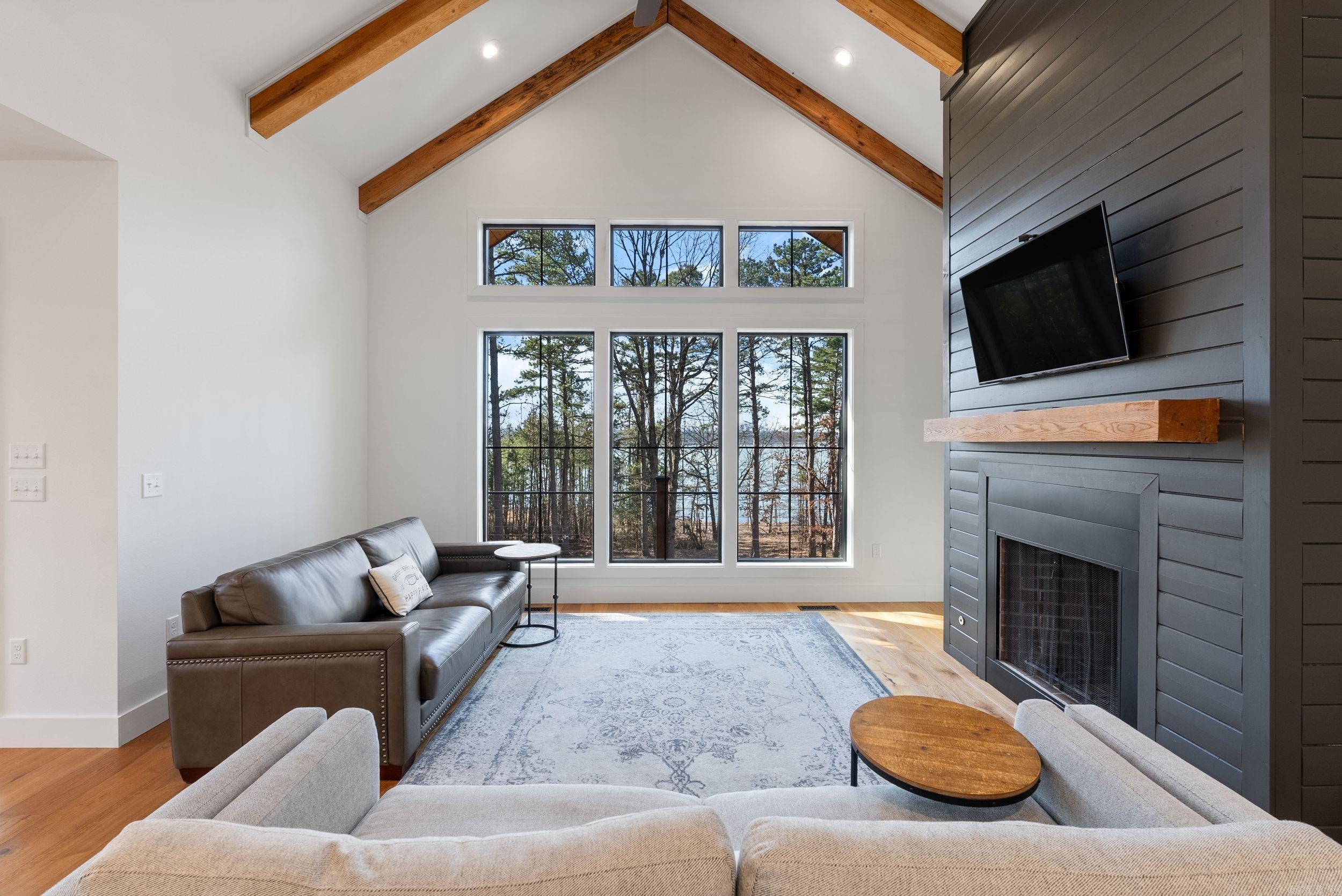 ENCHANTED PENINSULA - Residential