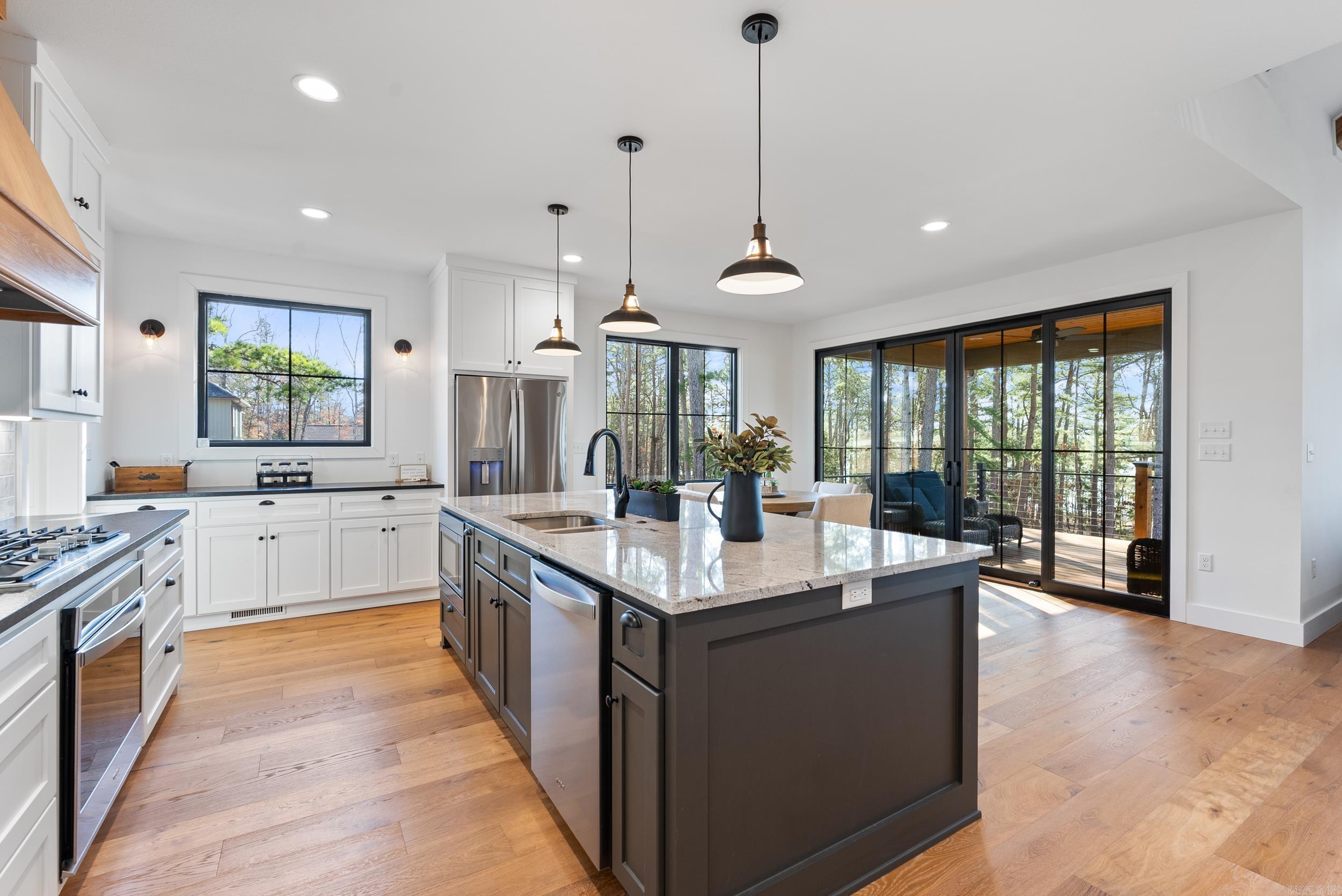 ENCHANTED PENINSULA - Residential