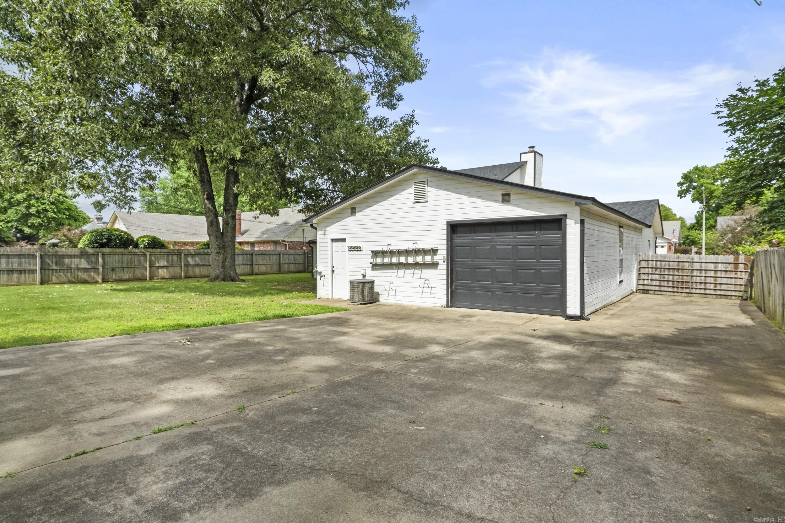 EAST MEADOW - Residential