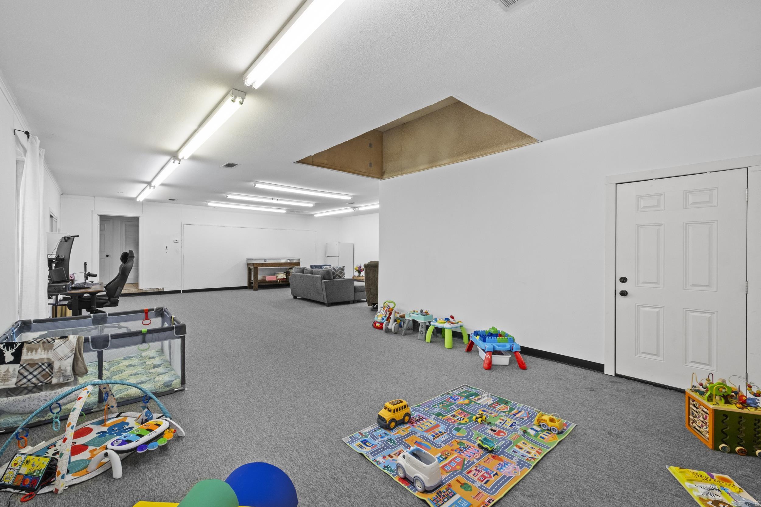 EAST MEADOW - Residential