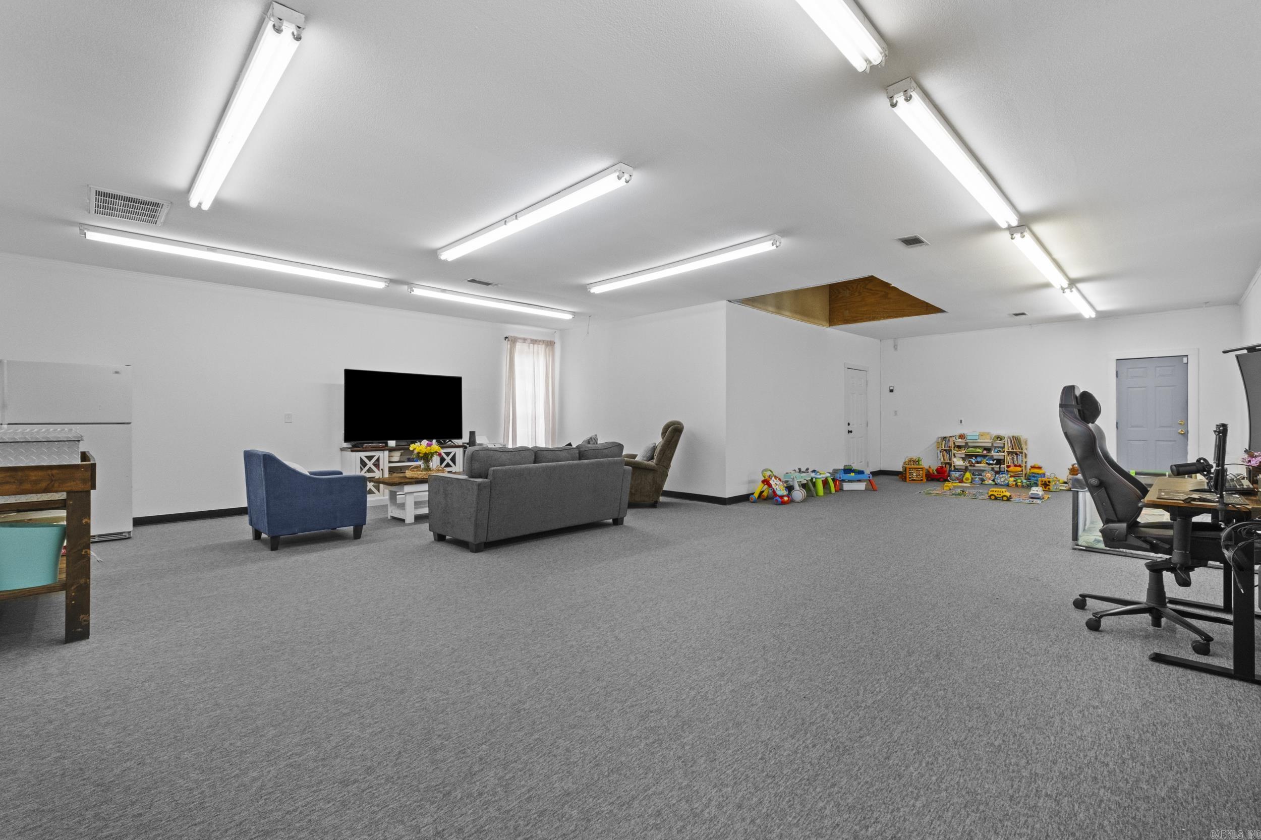 EAST MEADOW - Residential