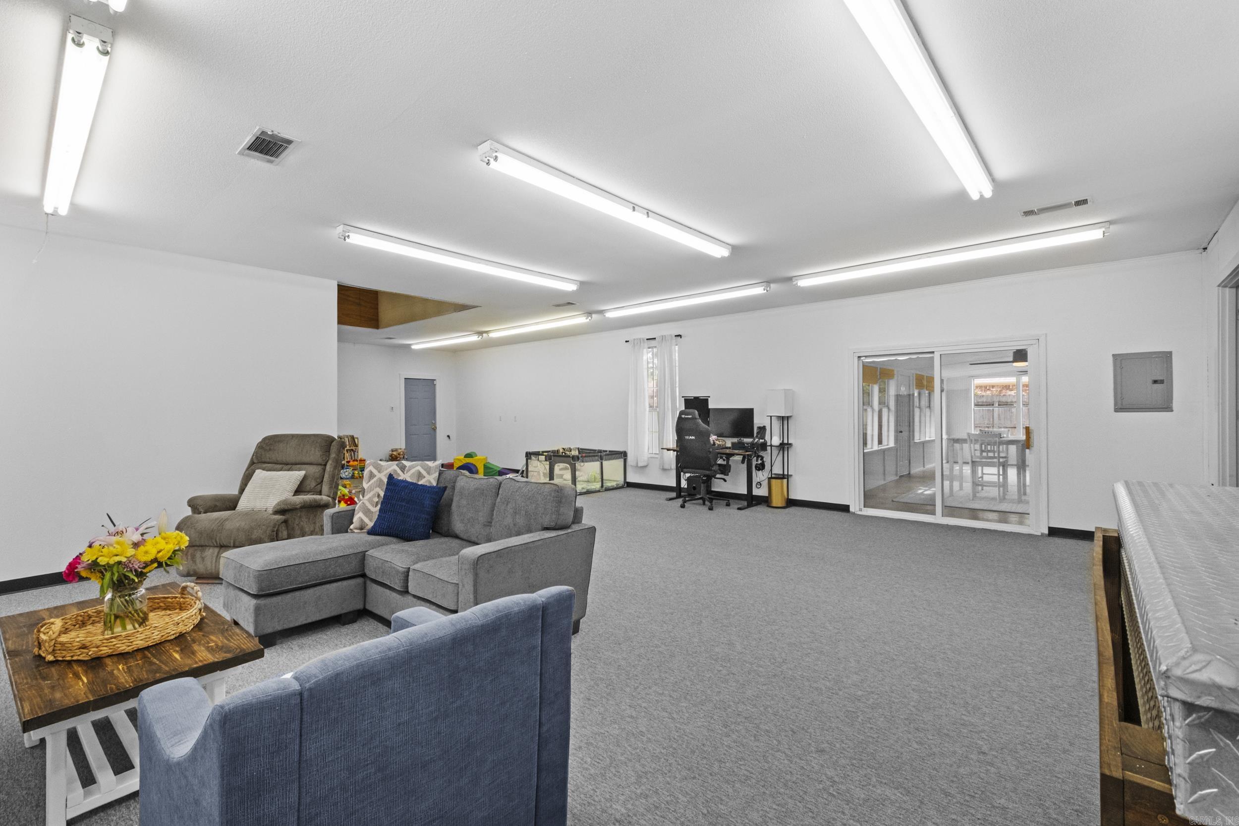 EAST MEADOW - Residential
