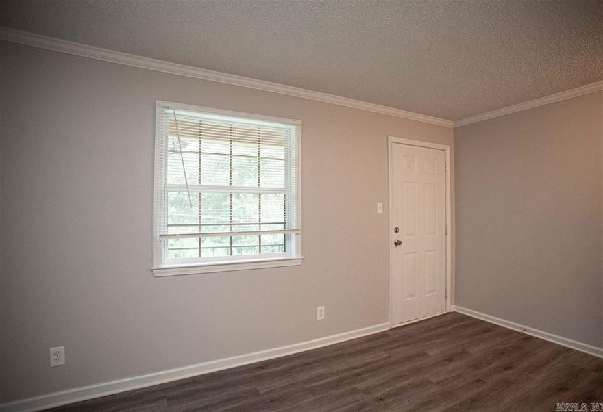 Move in ready 1bd/1ba apartment in Little Rock! This apartment is located close to everything ,shopping and dining. Nice flooring , nice little kitchen. This property won't last long!