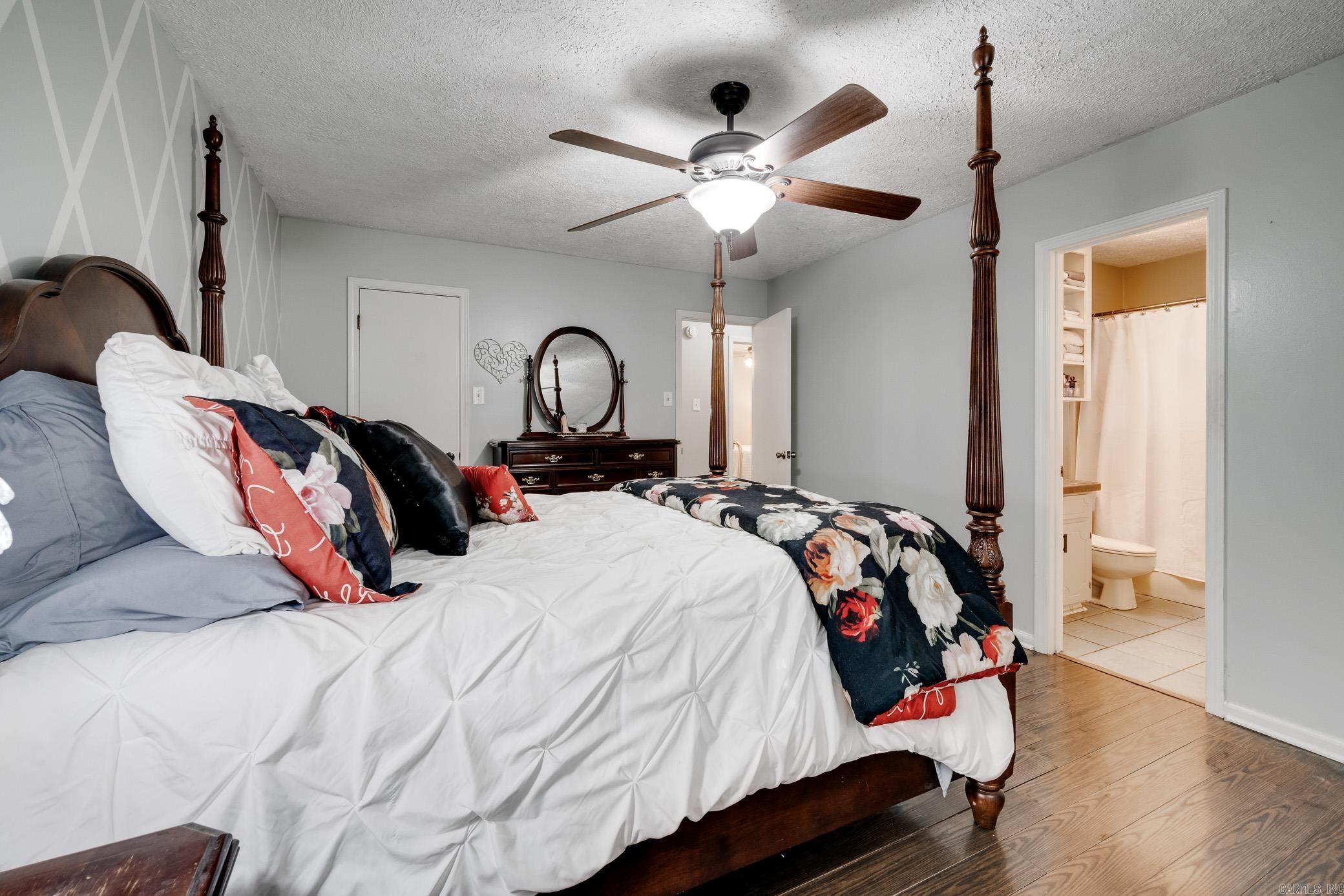 FOXMOOR ACRES - Residential