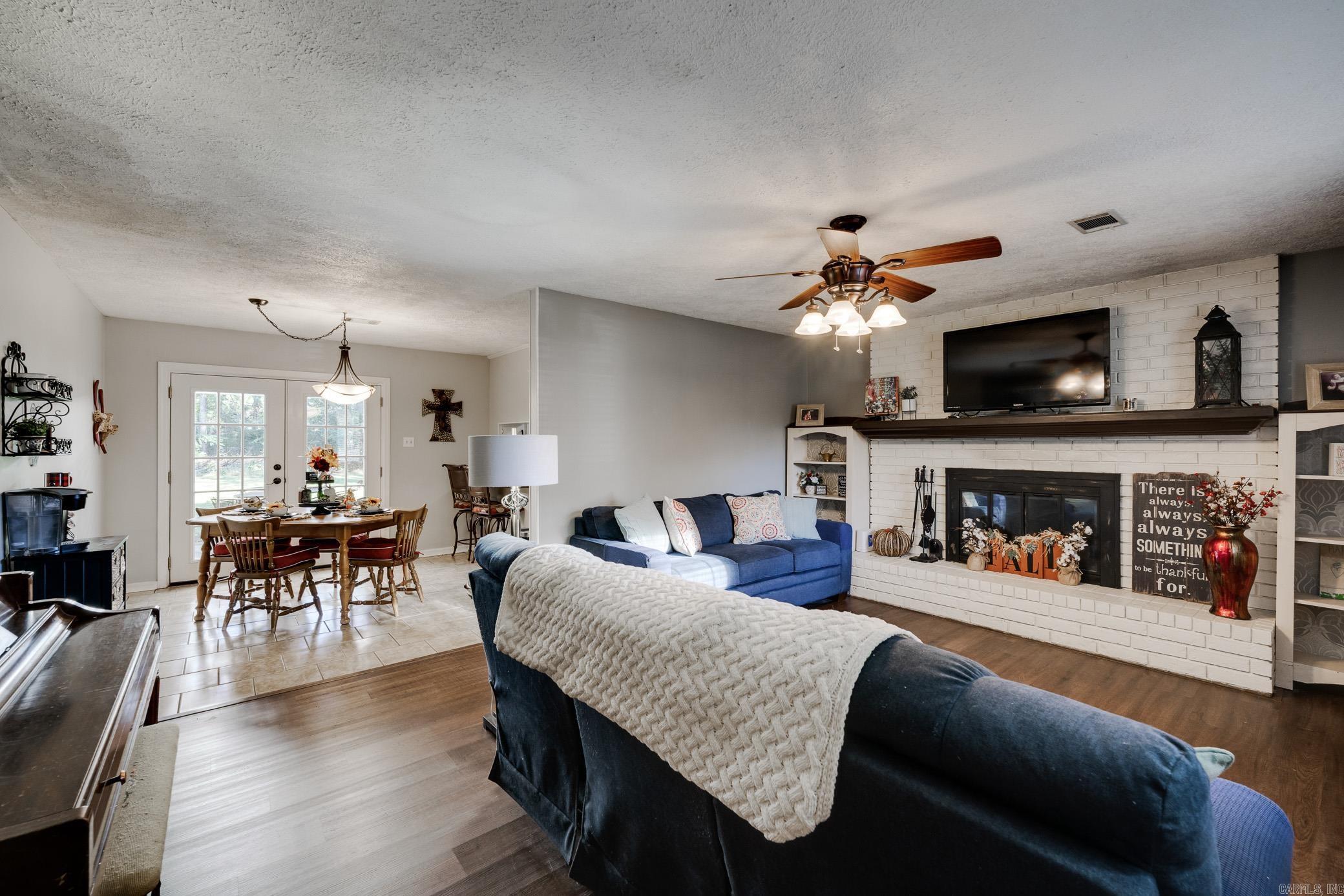 FOXMOOR ACRES - Residential