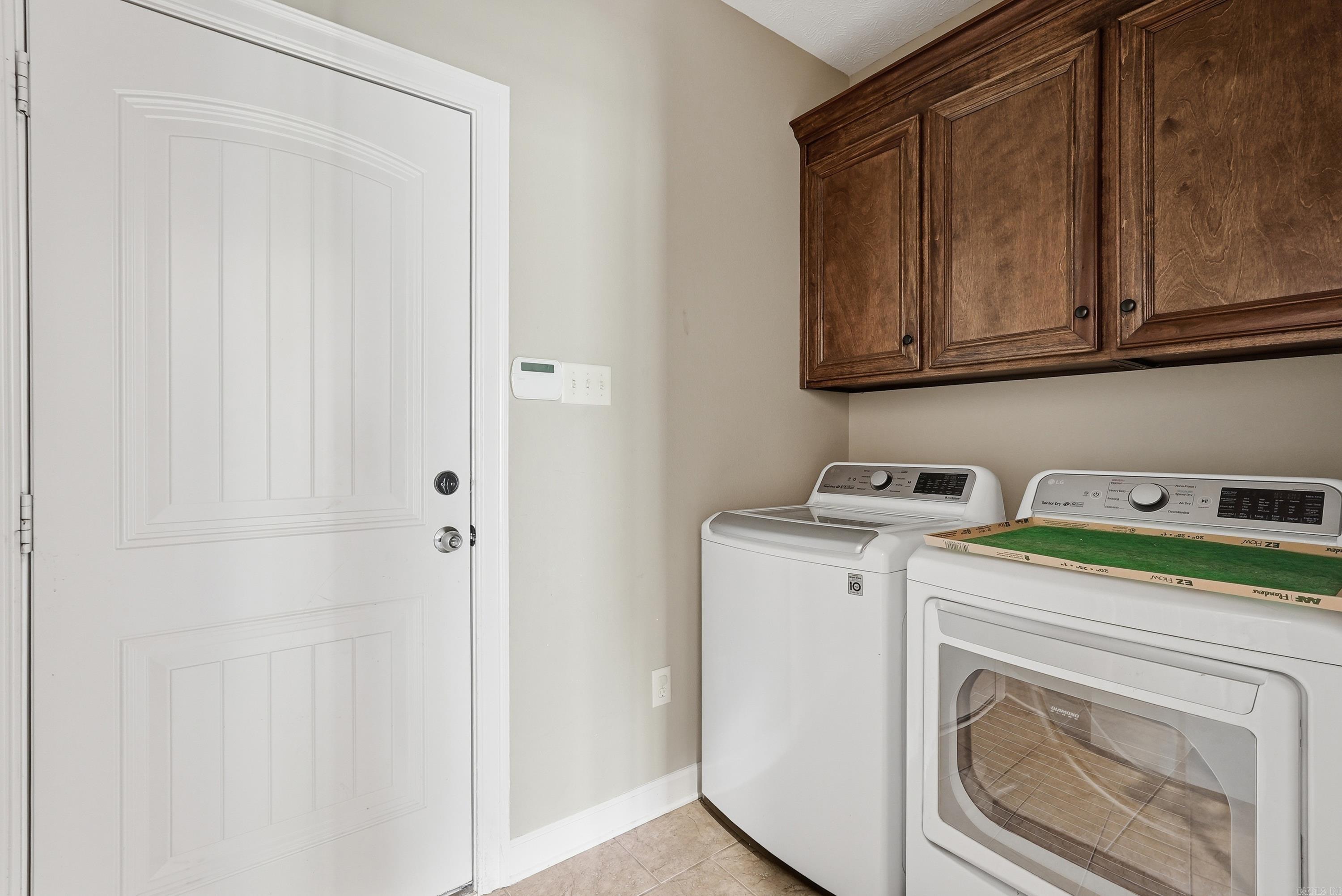 OAK TREE SUB - Residential