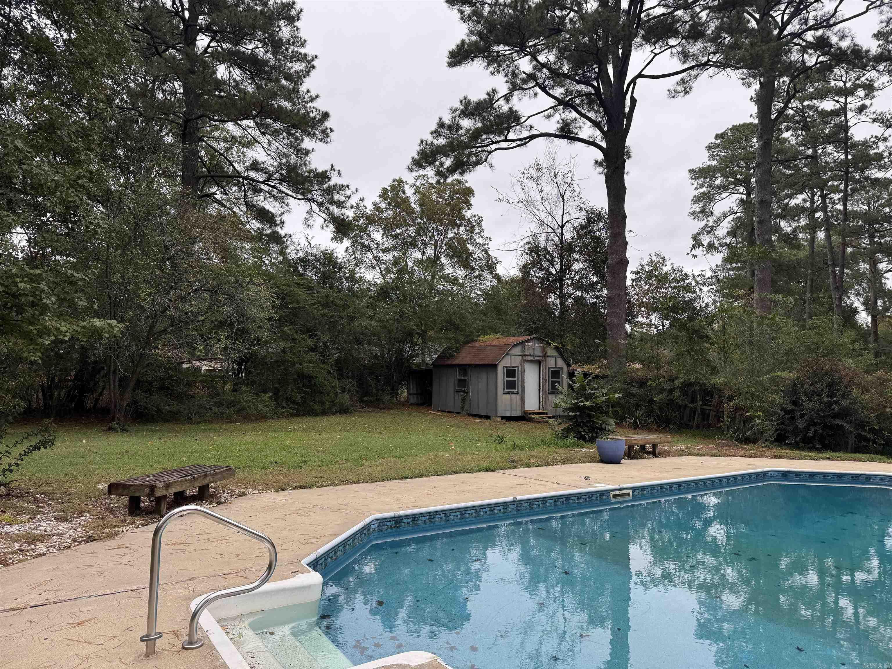 Pine Wood - Residential