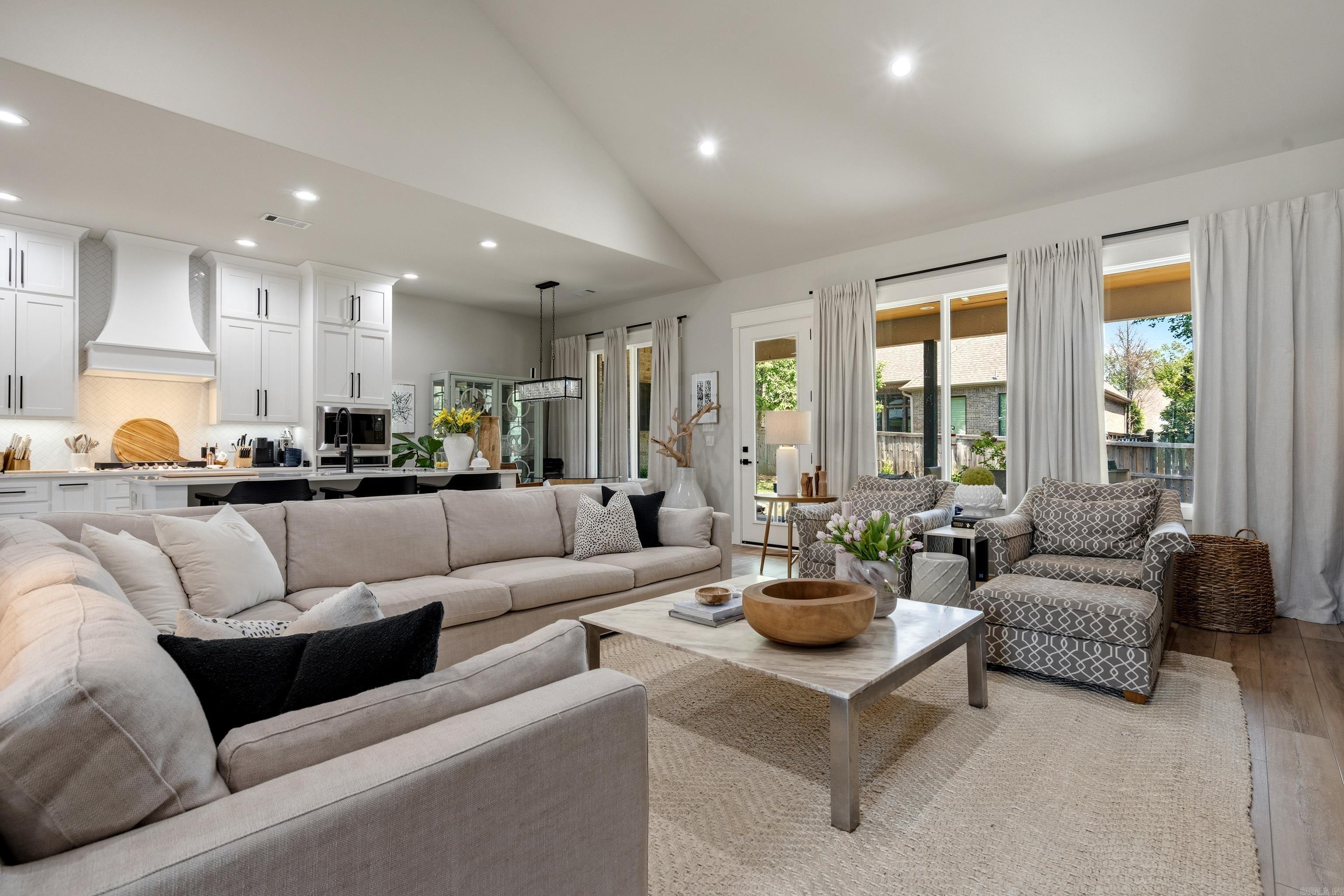 ARLINGTON PARK - Residential