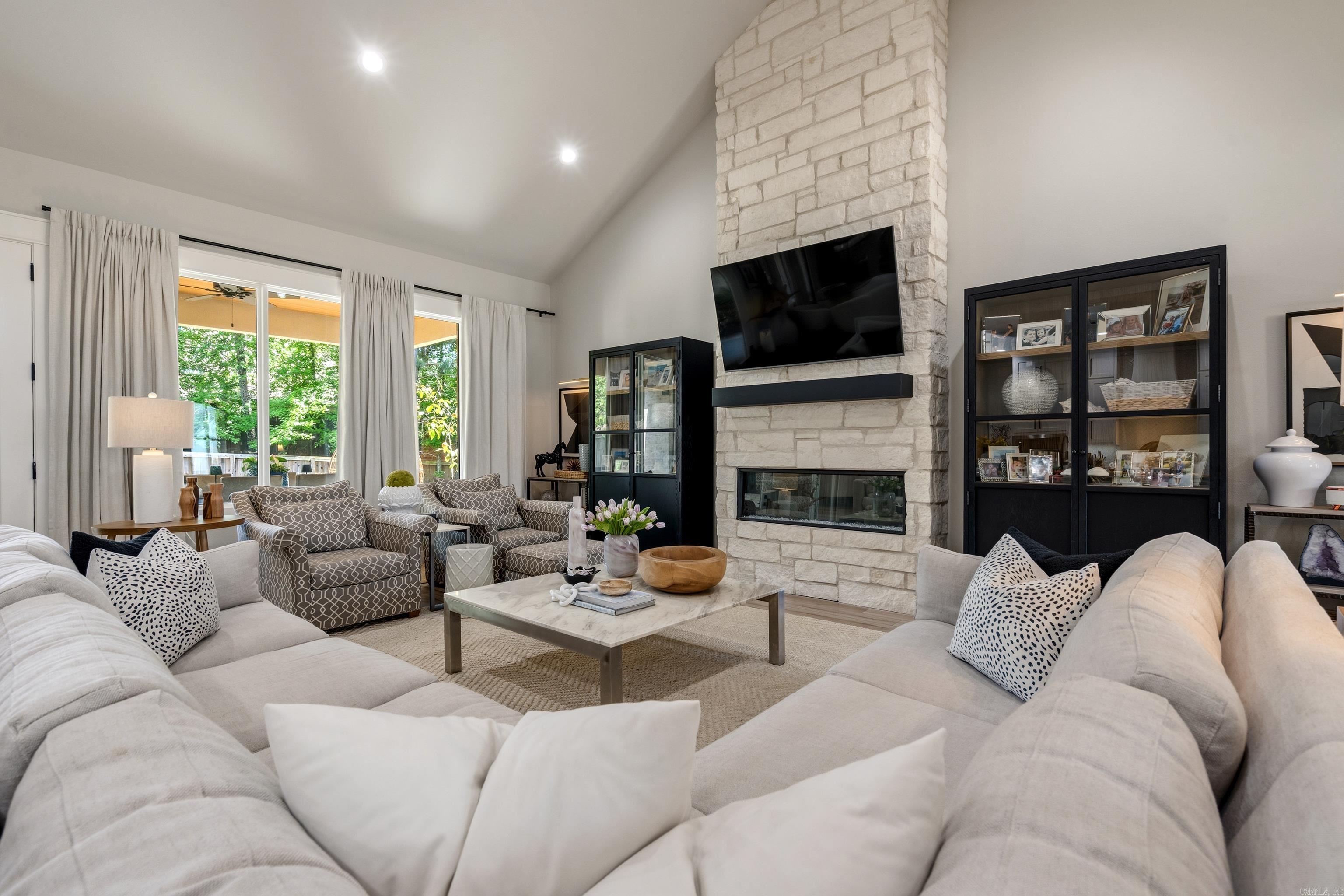 ARLINGTON PARK - Residential