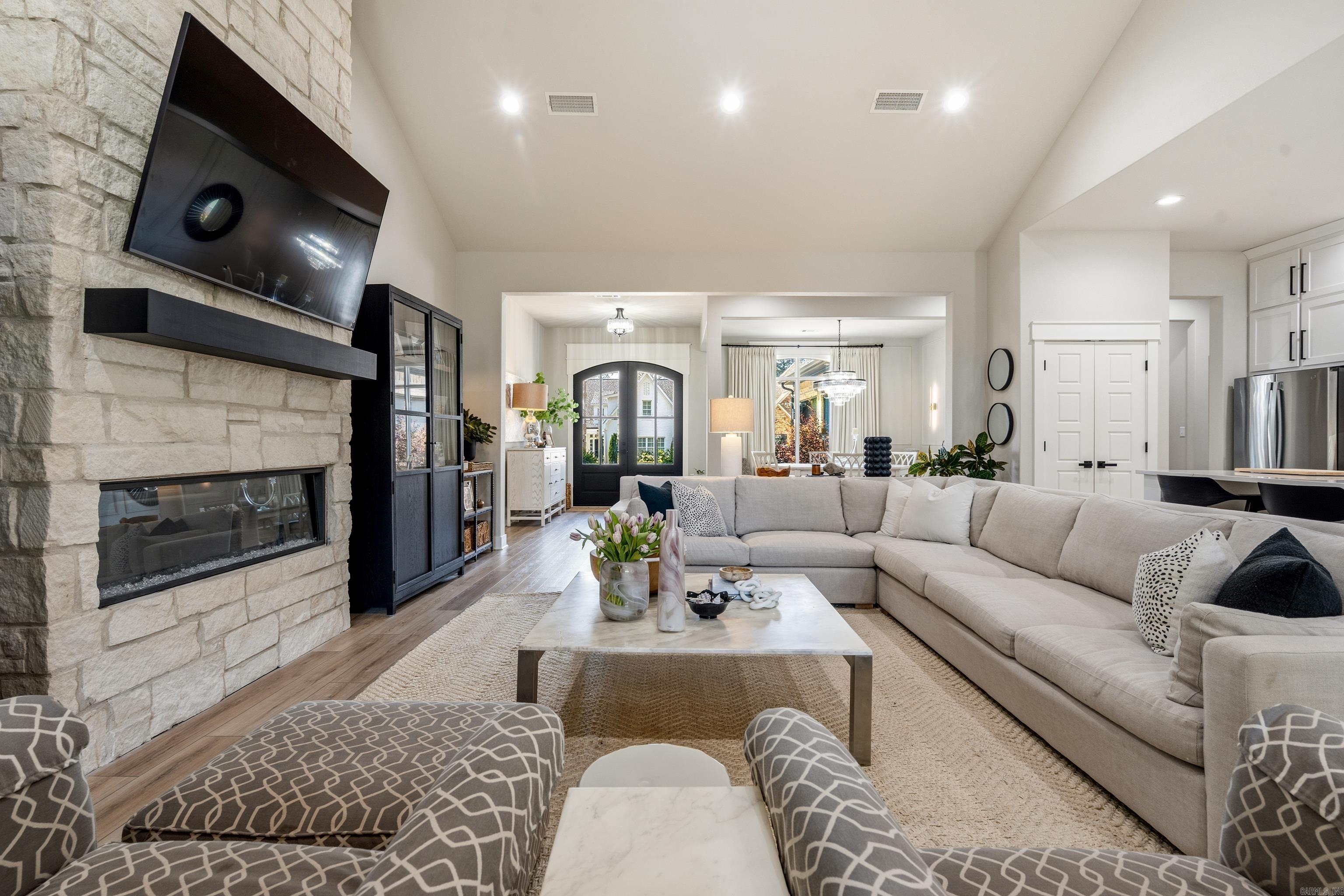 ARLINGTON PARK - Residential