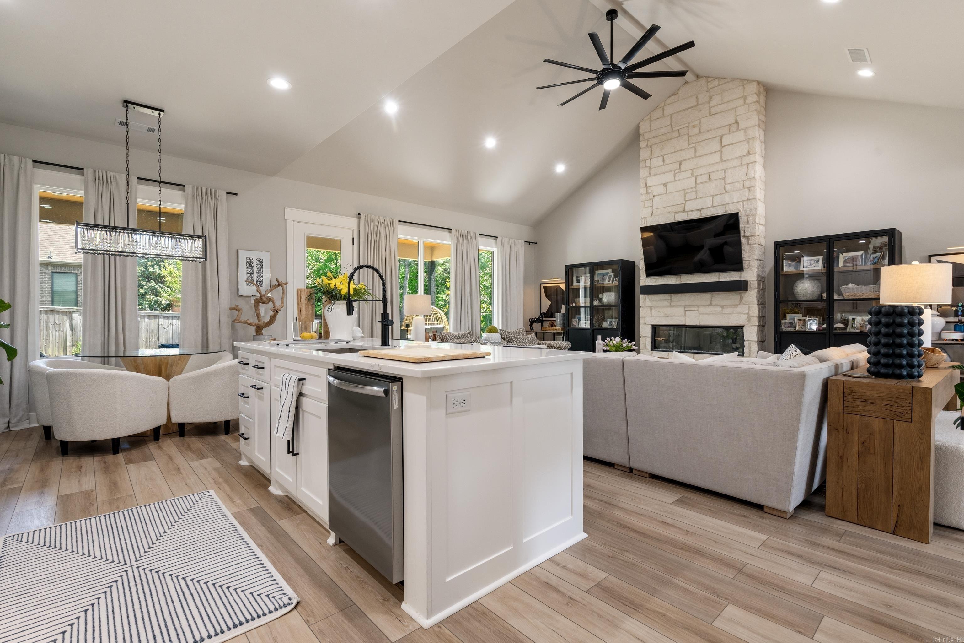 ARLINGTON PARK - Residential