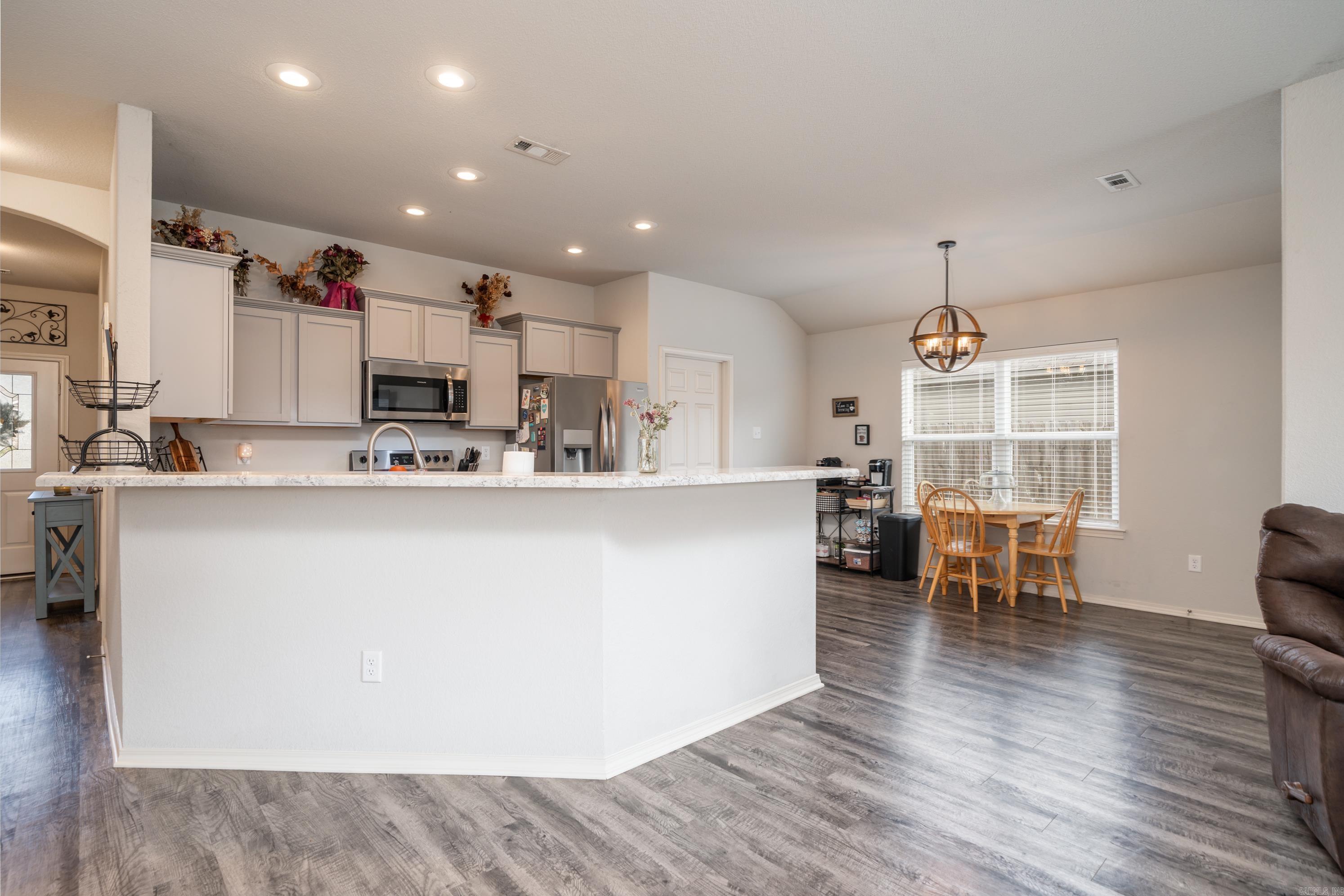 BENJAMIN GROVE - Residential