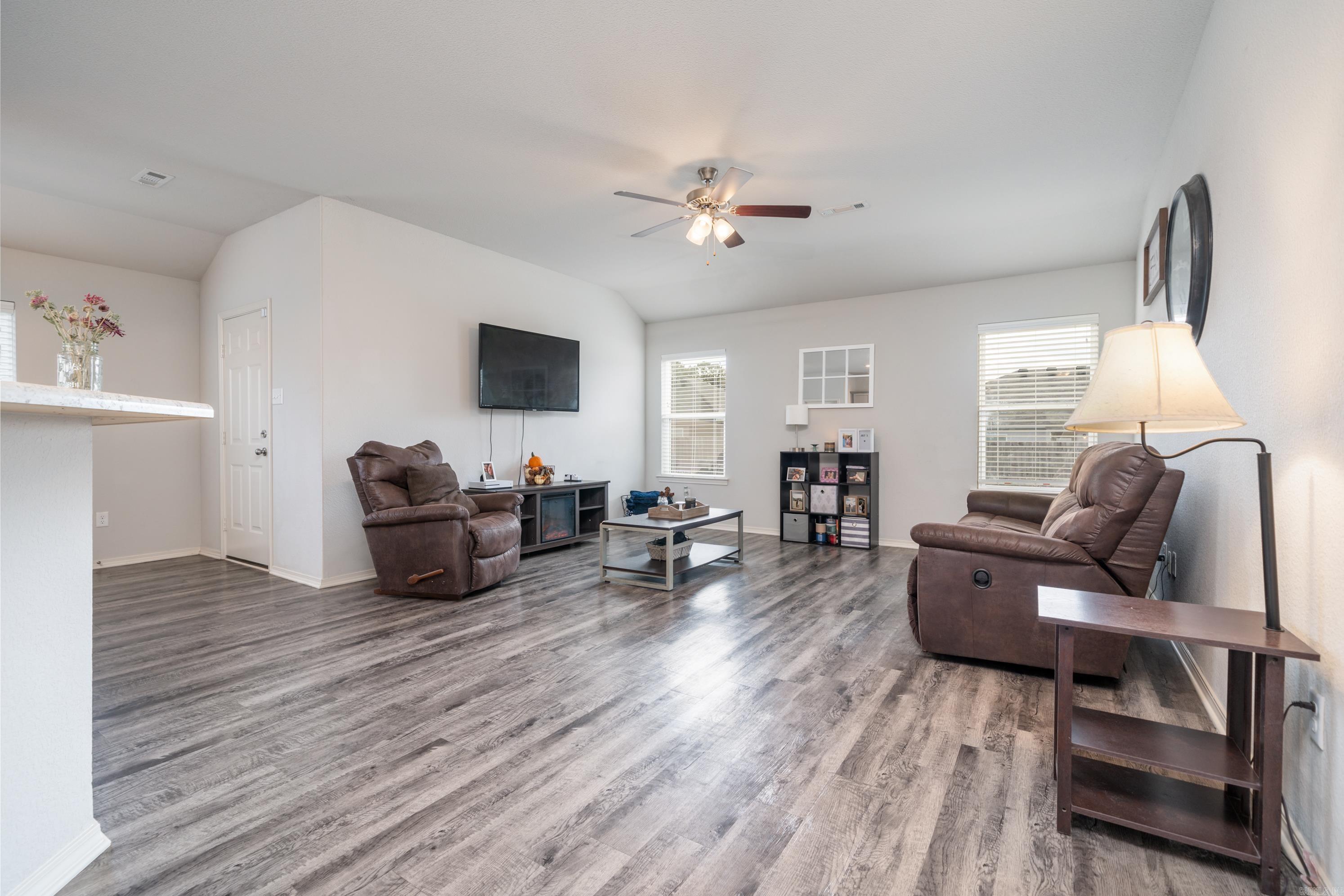 BENJAMIN GROVE - Residential