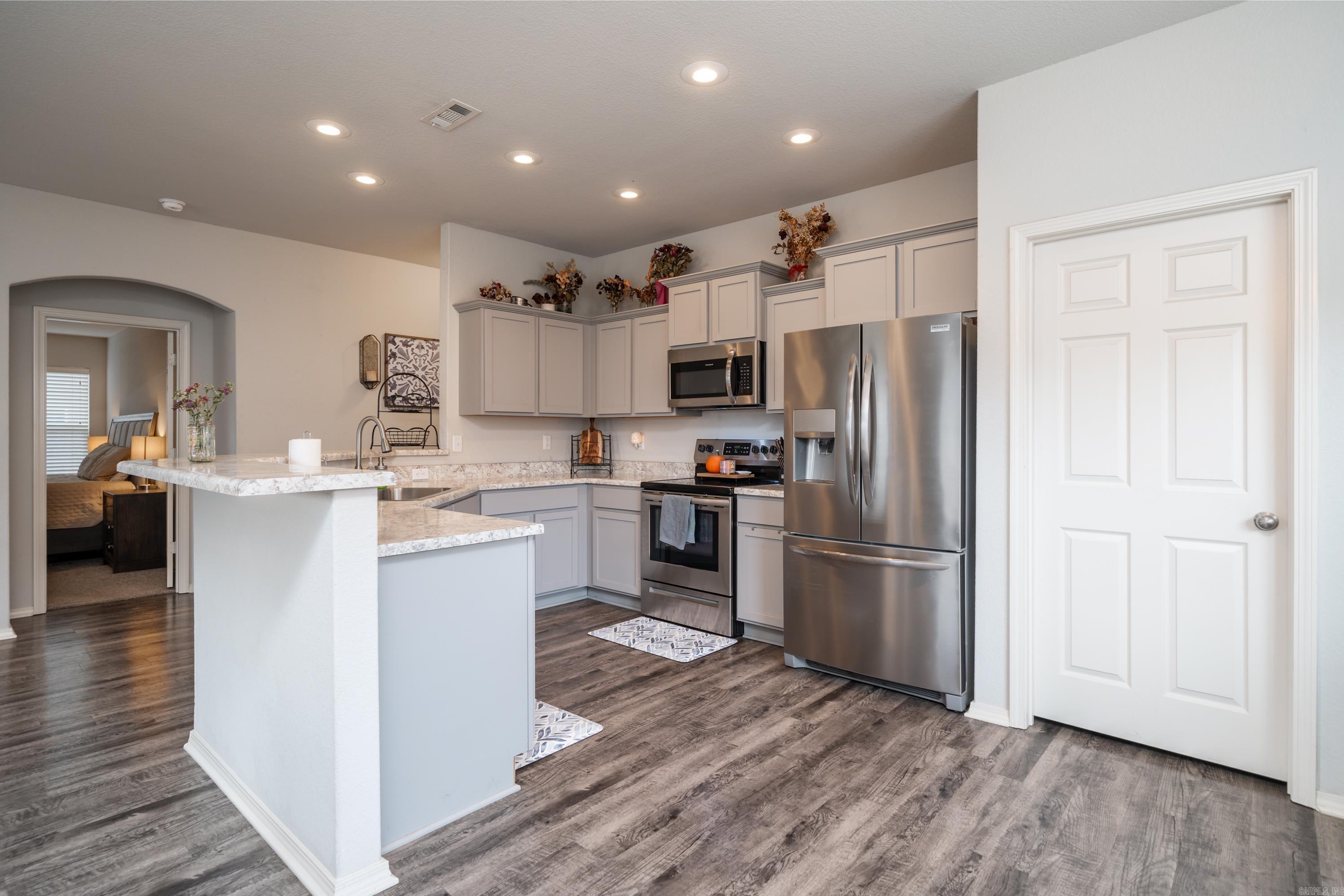 BENJAMIN GROVE - Residential