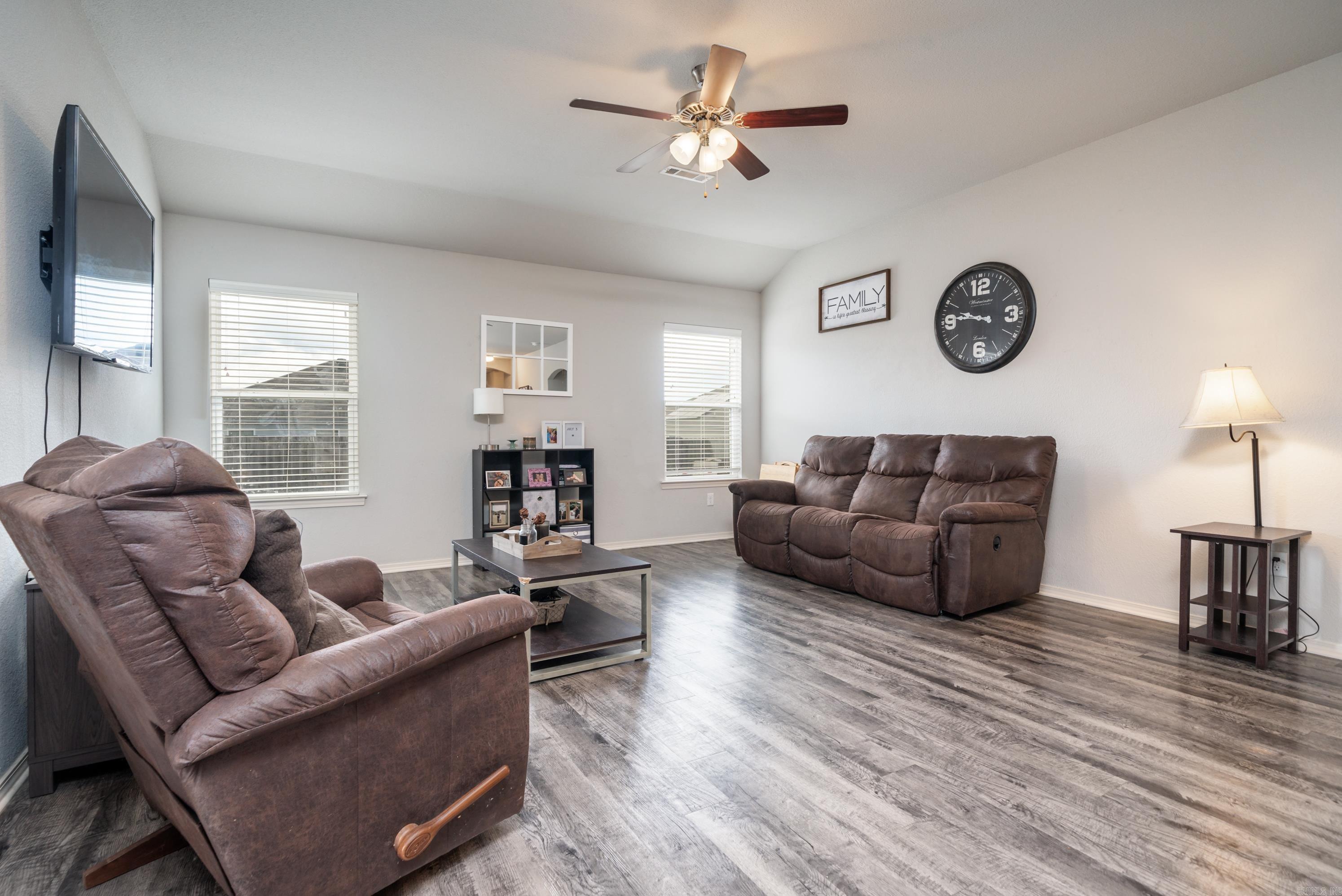 BENJAMIN GROVE - Residential