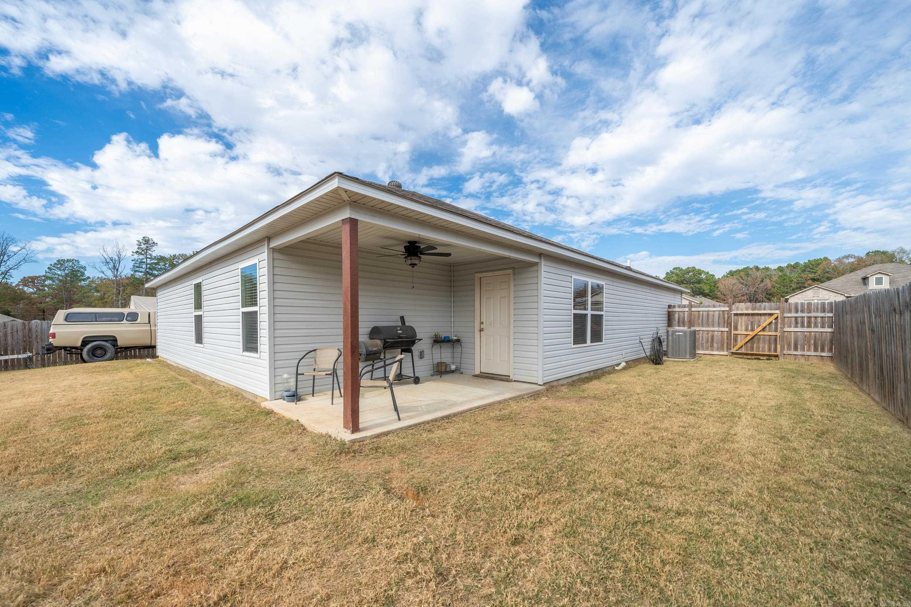 BENJAMIN GROVE - Residential