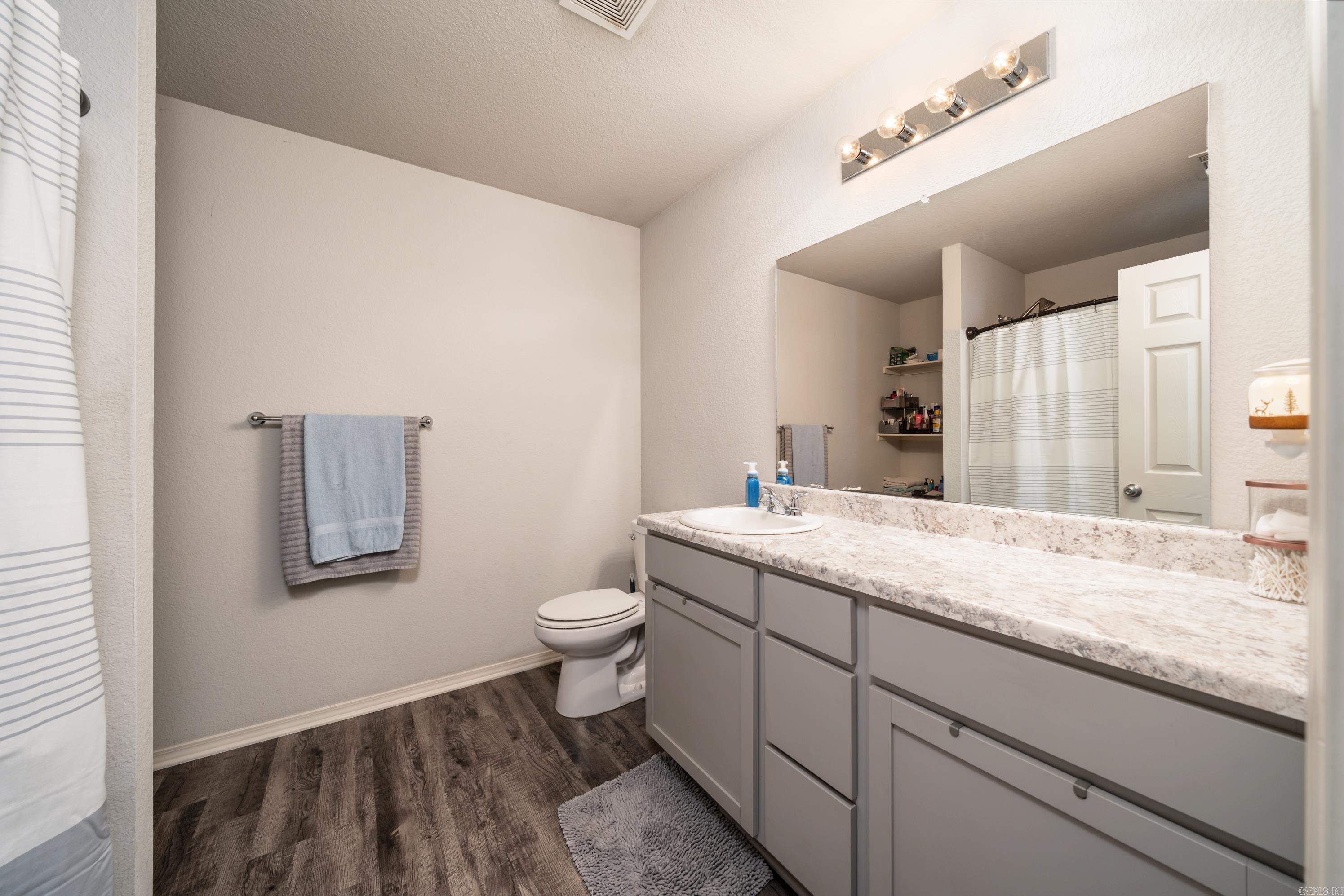 BENJAMIN GROVE - Residential