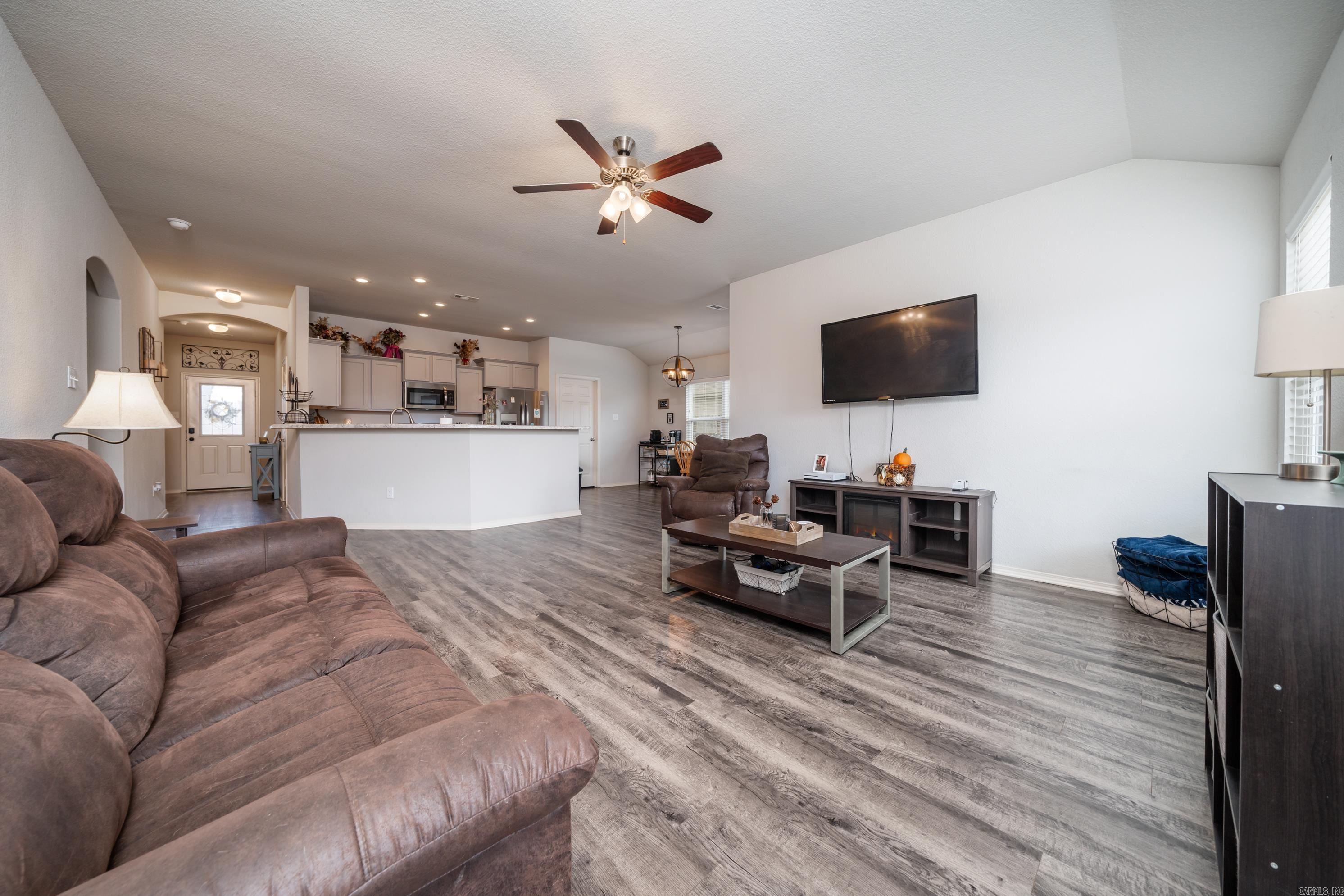 BENJAMIN GROVE - Residential