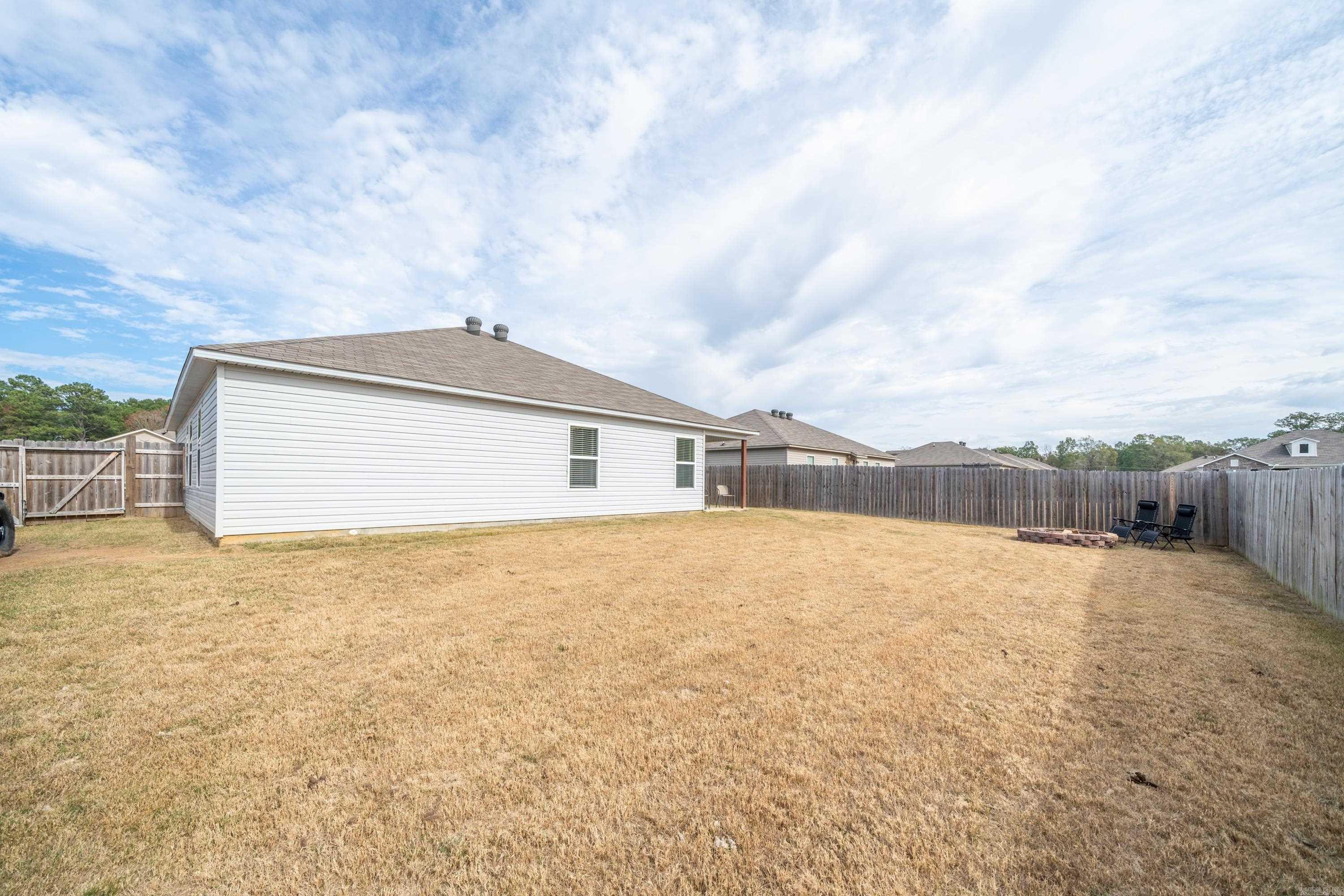 BENJAMIN GROVE - Residential