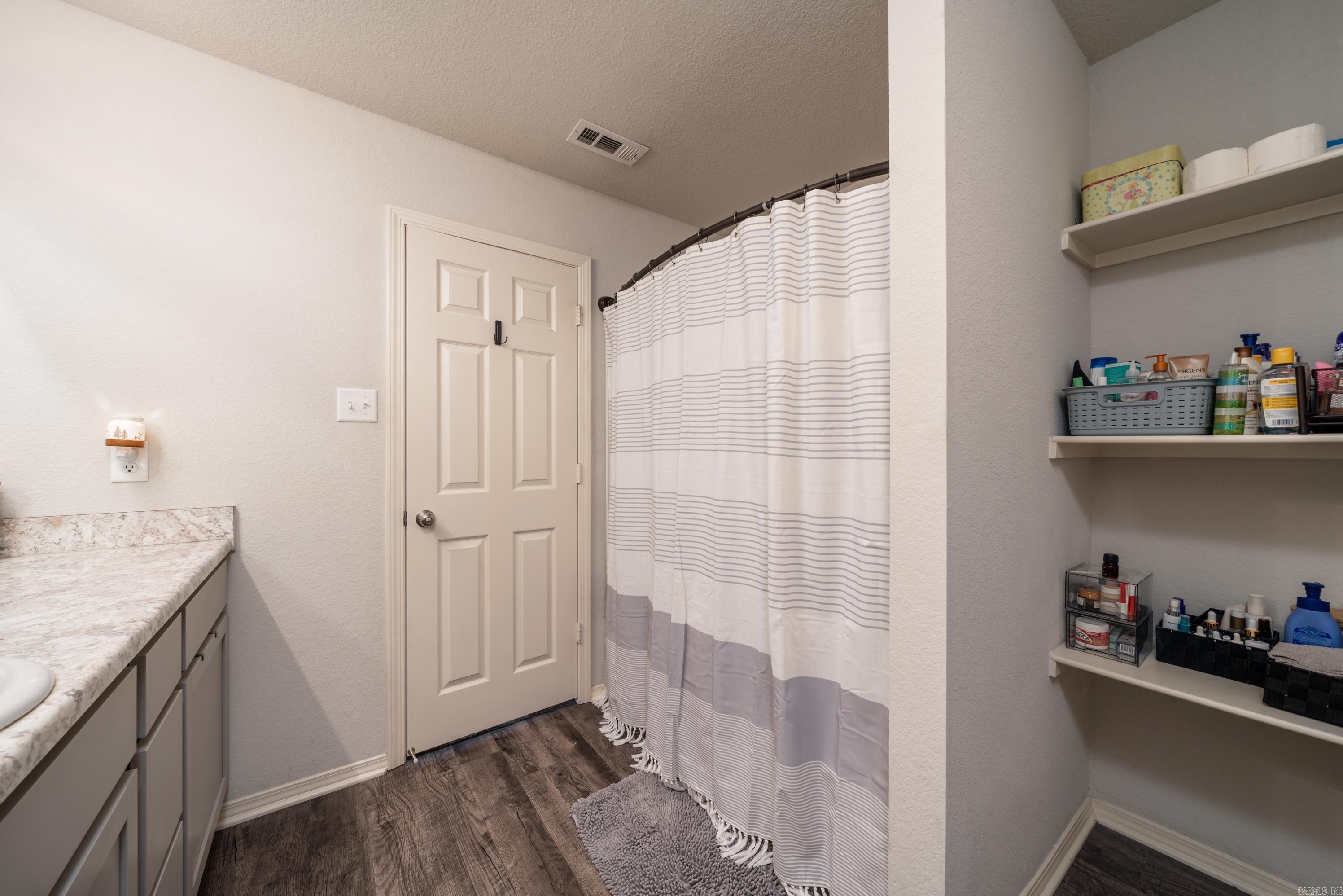 BENJAMIN GROVE - Residential