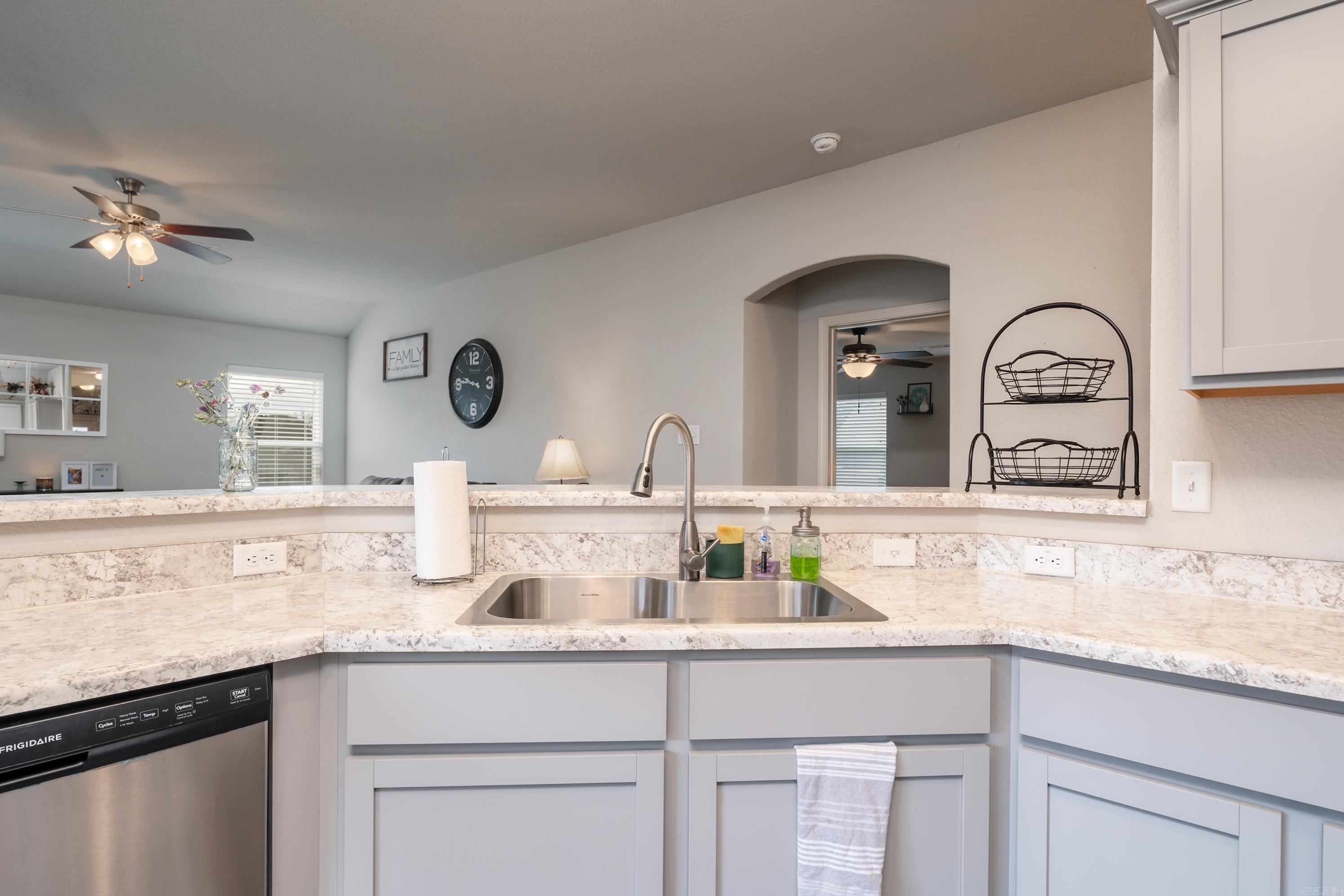 BENJAMIN GROVE - Residential