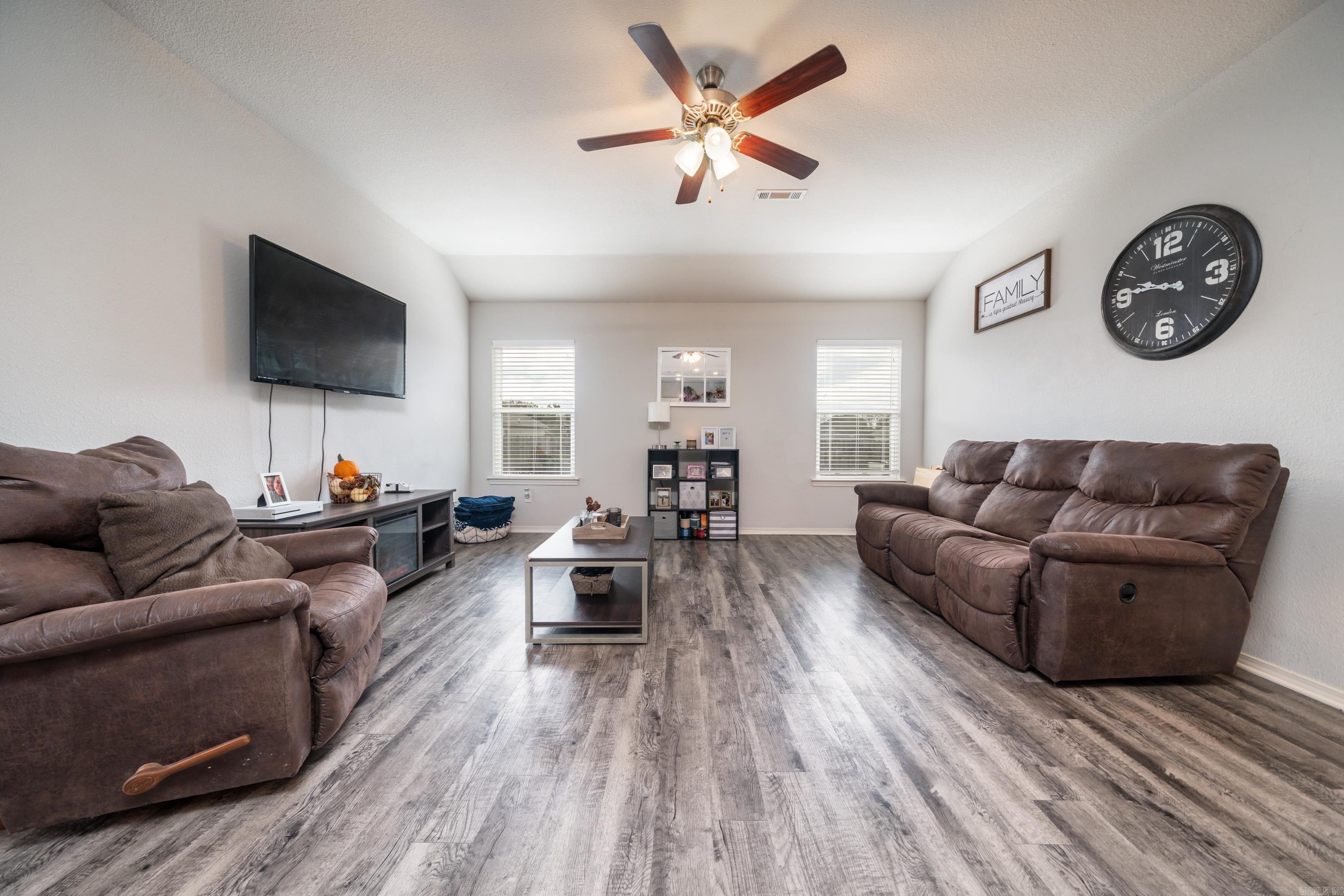 BENJAMIN GROVE - Residential