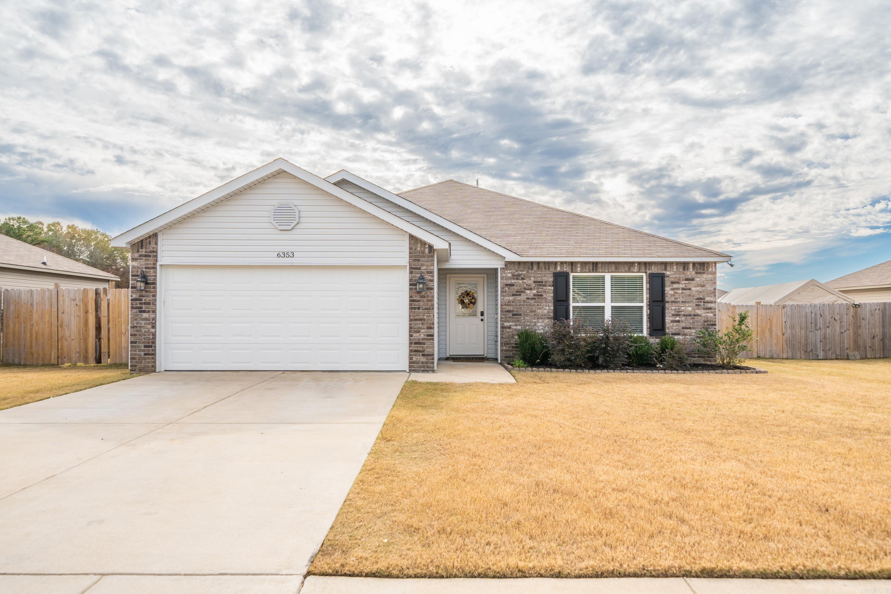 BENJAMIN GROVE - Residential