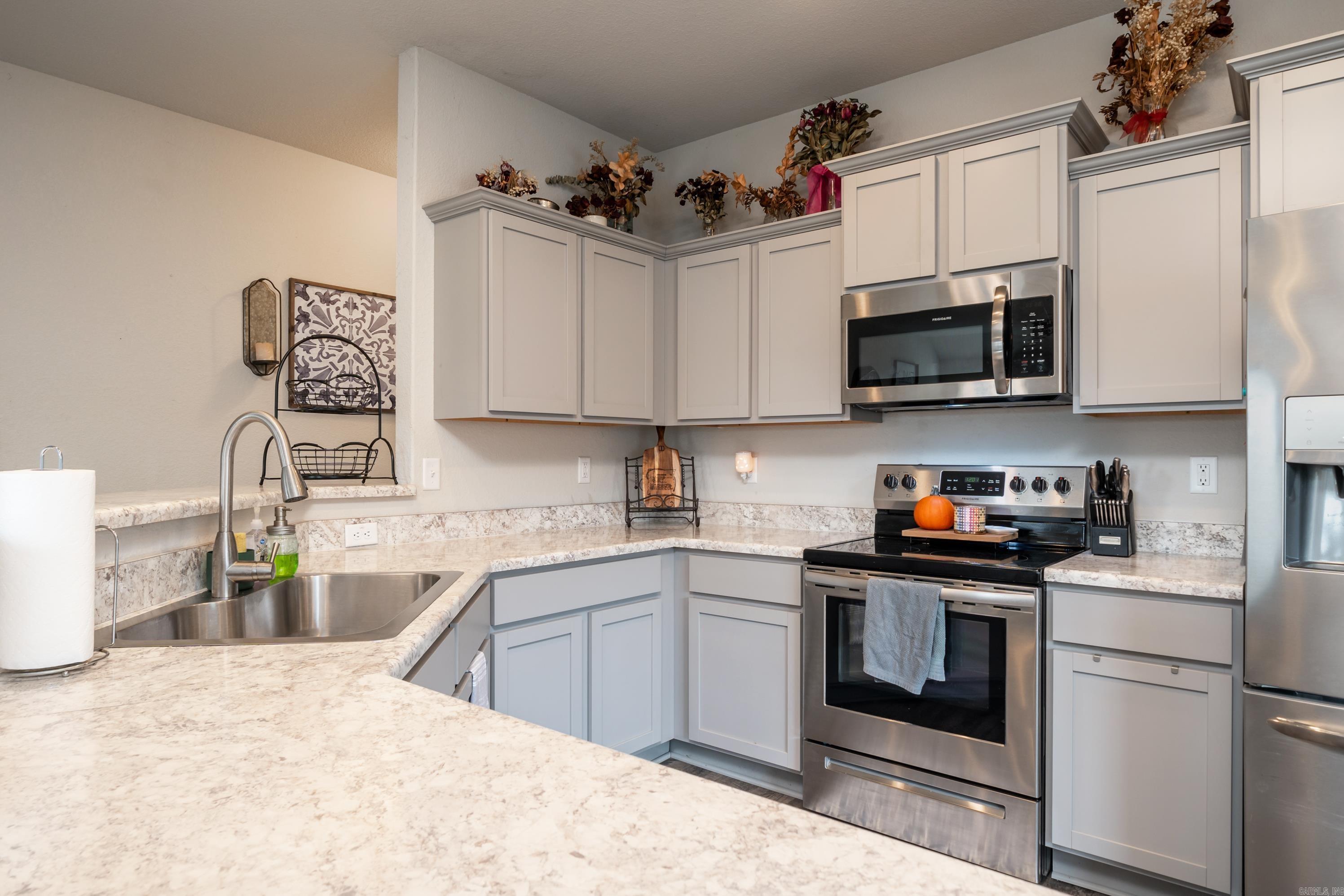 BENJAMIN GROVE - Residential