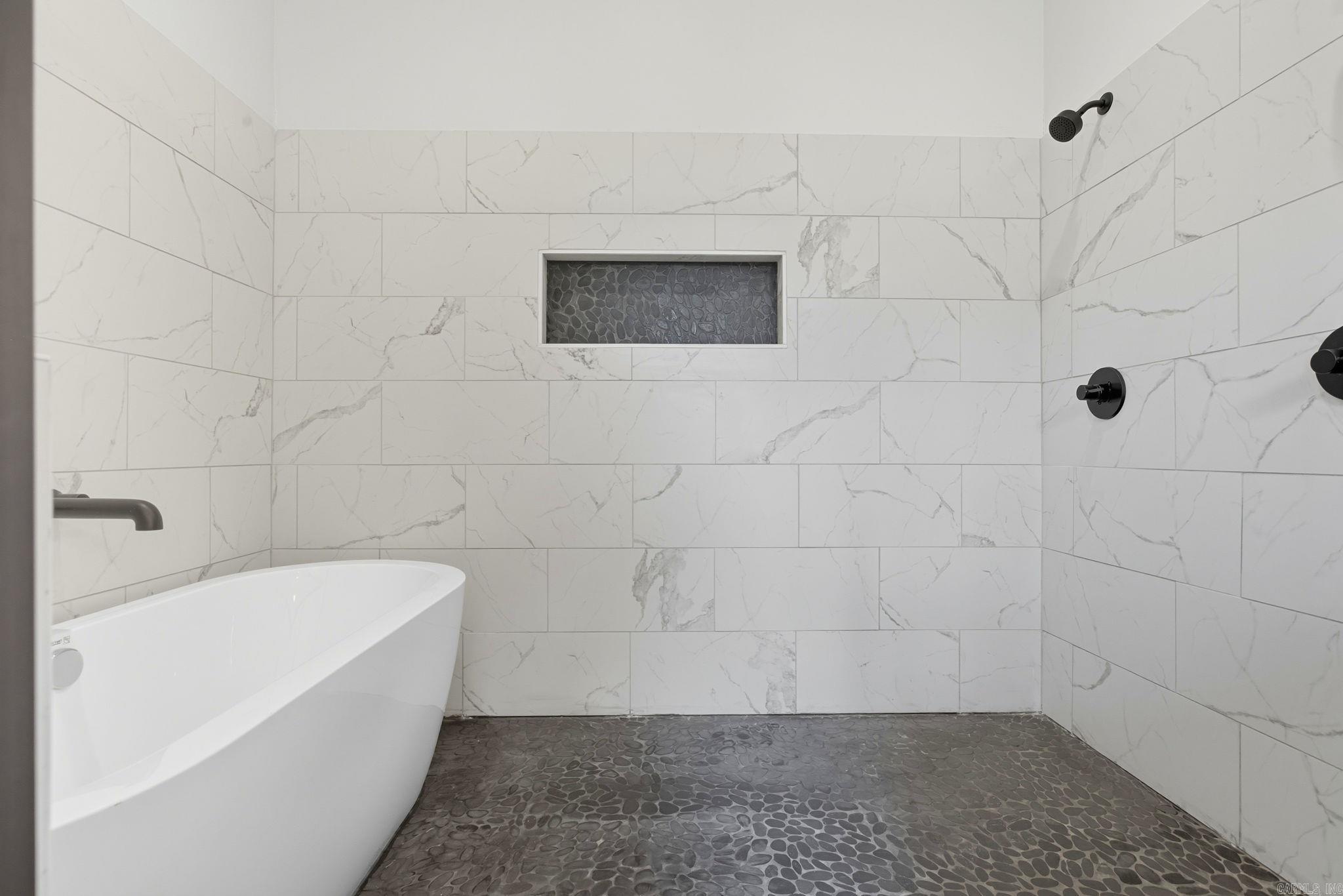 THE WOODS OF HURRICANE LAKE ESTA - Residential