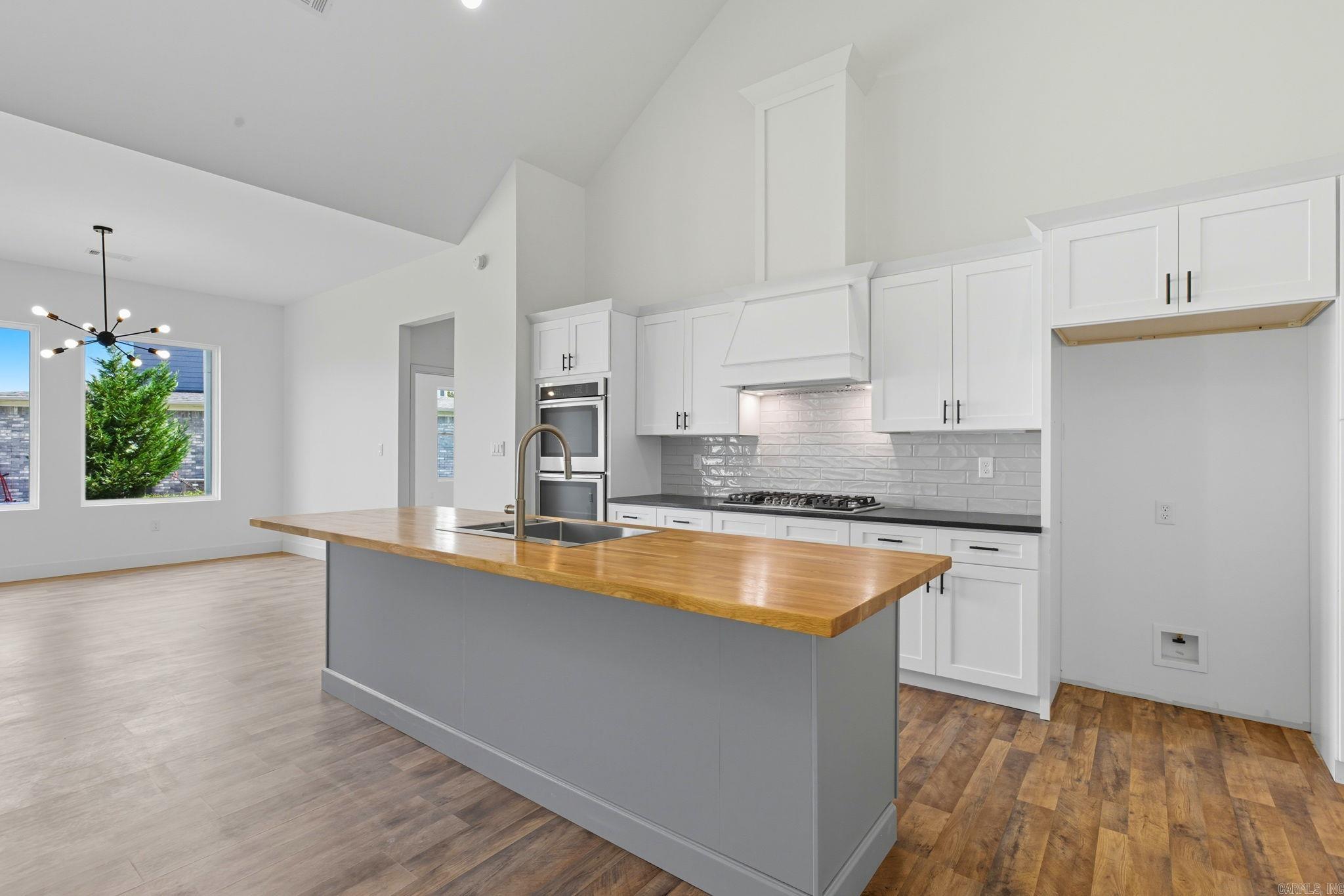 THE WOODS OF HURRICANE LAKE ESTA - Residential