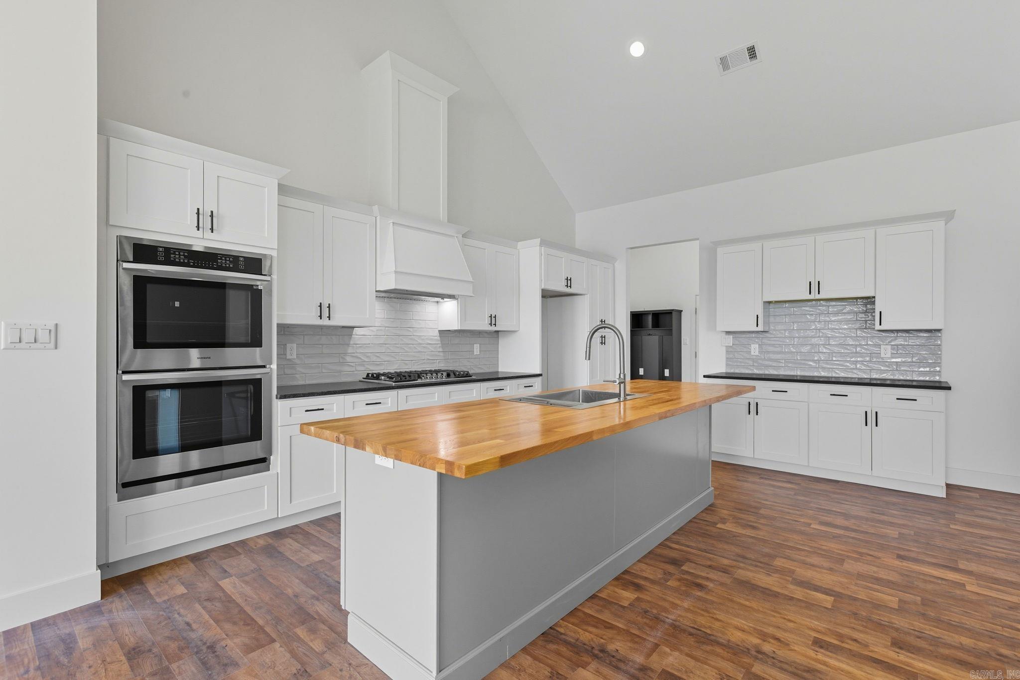 THE WOODS OF HURRICANE LAKE ESTA - Residential