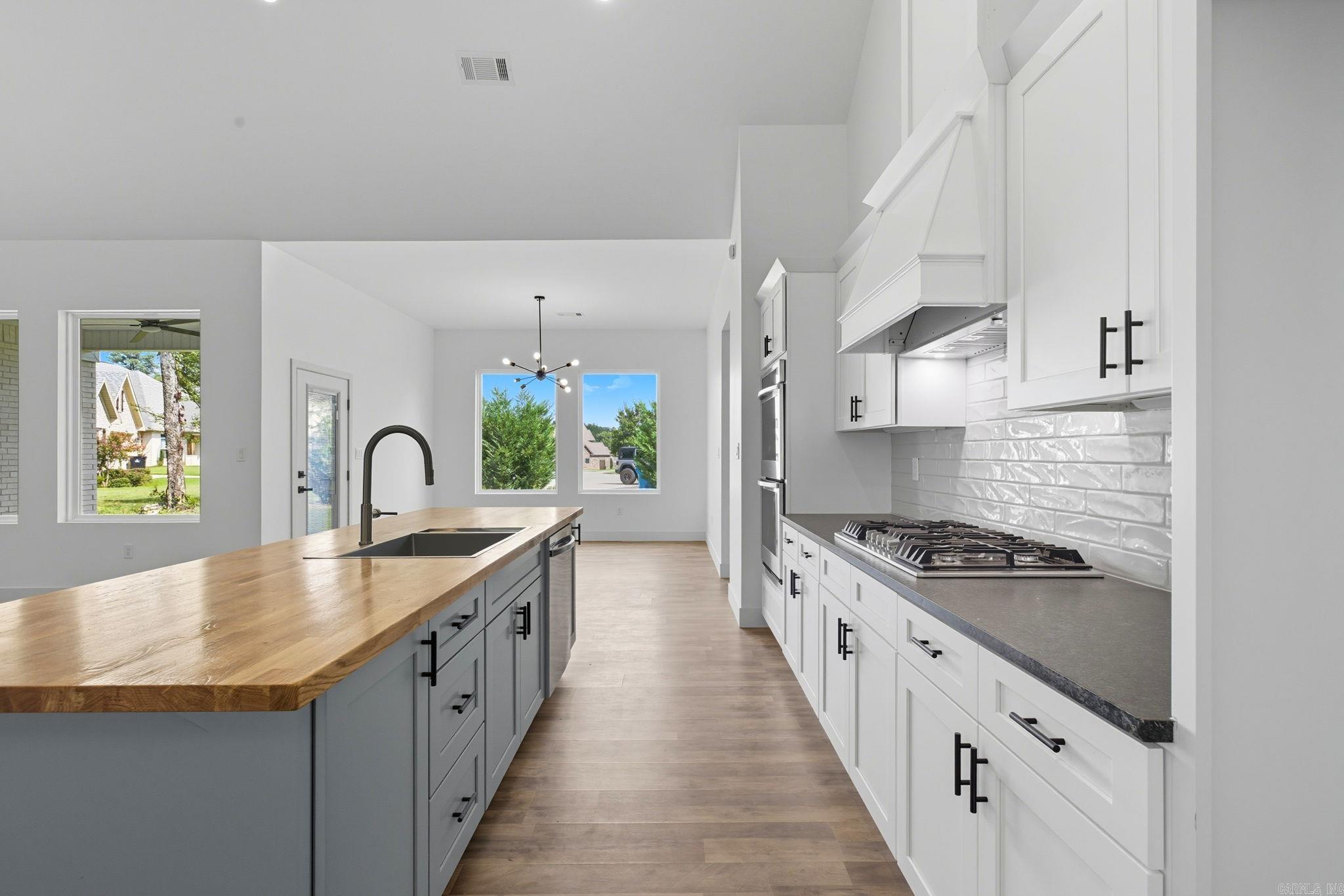 THE WOODS OF HURRICANE LAKE ESTA - Residential