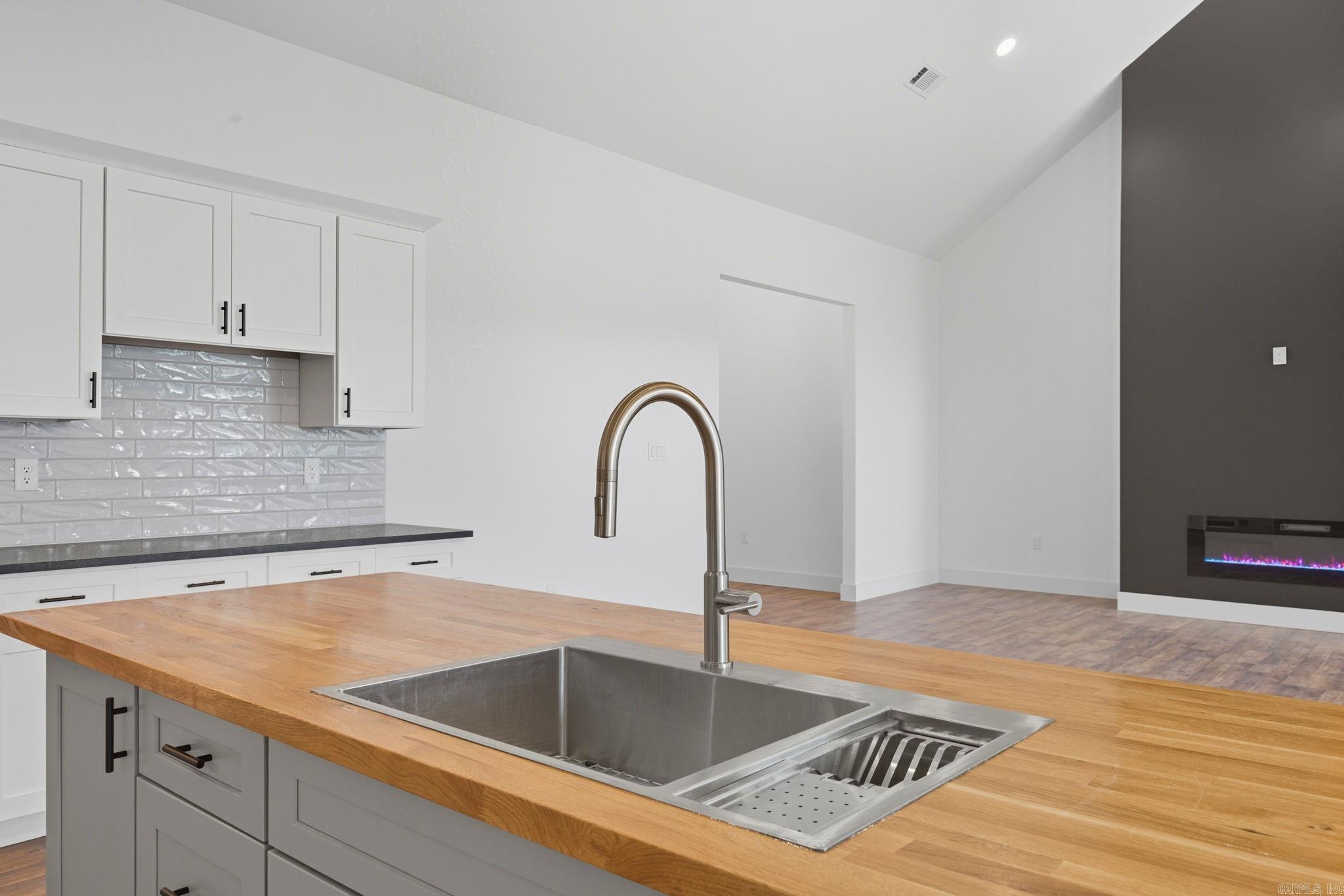 THE WOODS OF HURRICANE LAKE ESTA - Residential