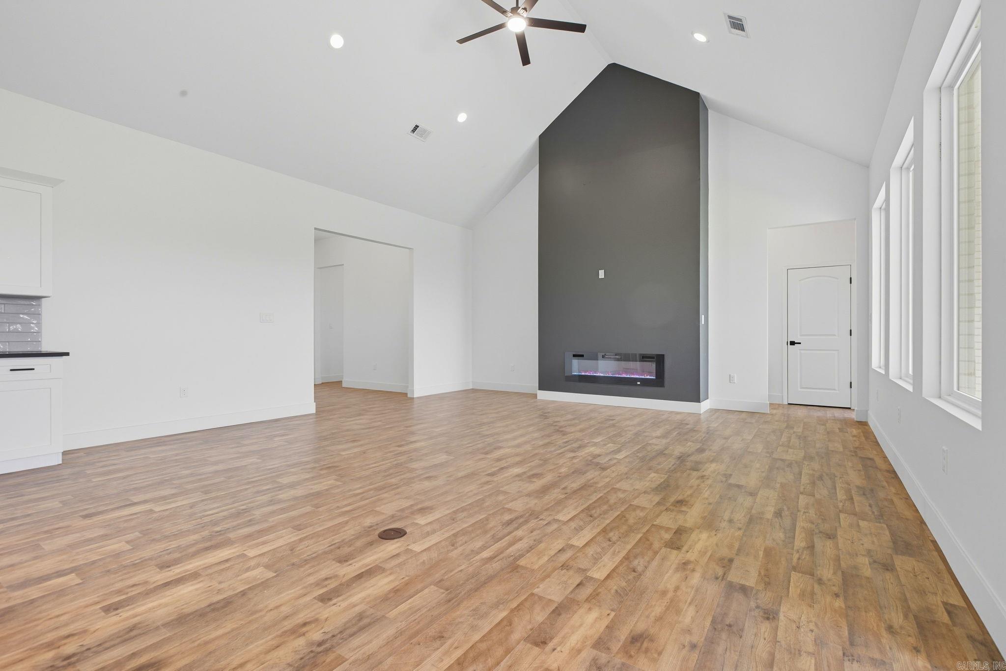 THE WOODS OF HURRICANE LAKE ESTA - Residential