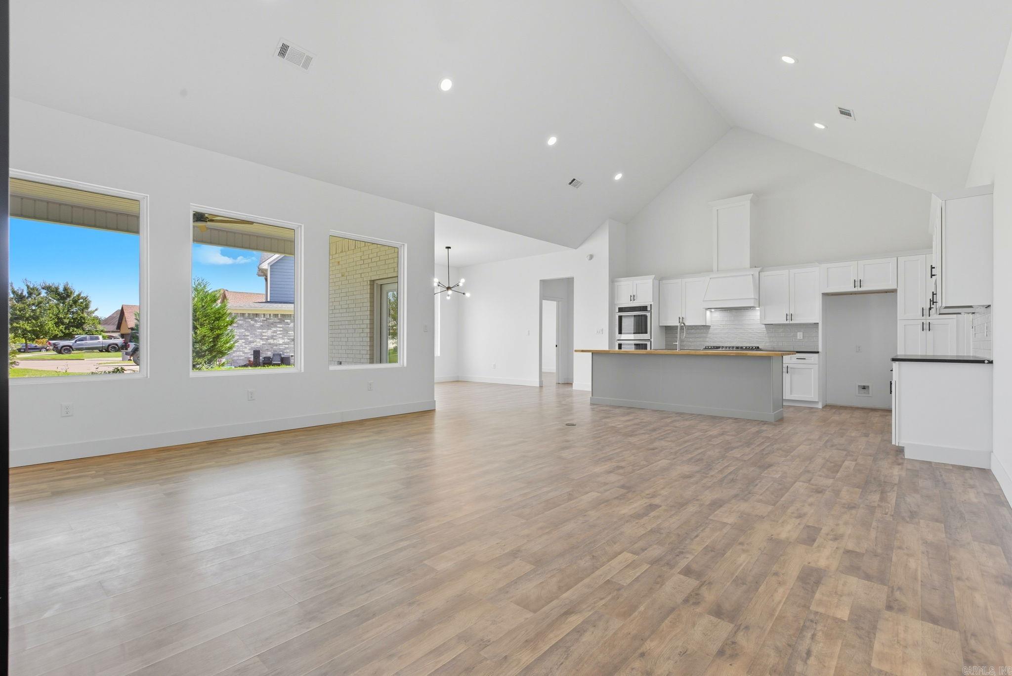 THE WOODS OF HURRICANE LAKE ESTA - Residential