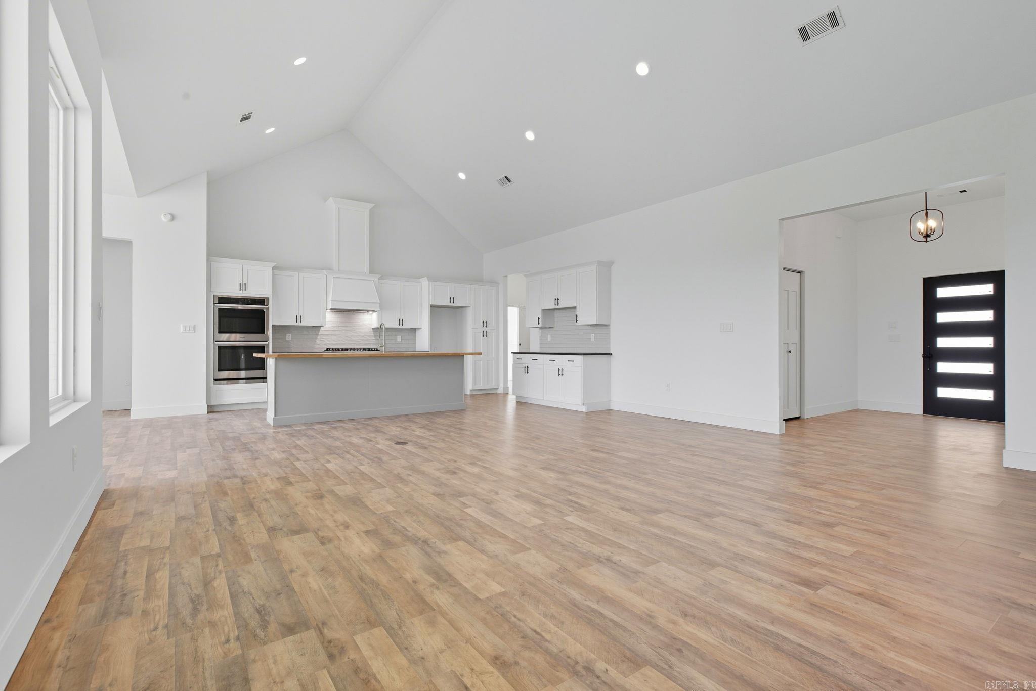 THE WOODS OF HURRICANE LAKE ESTA - Residential