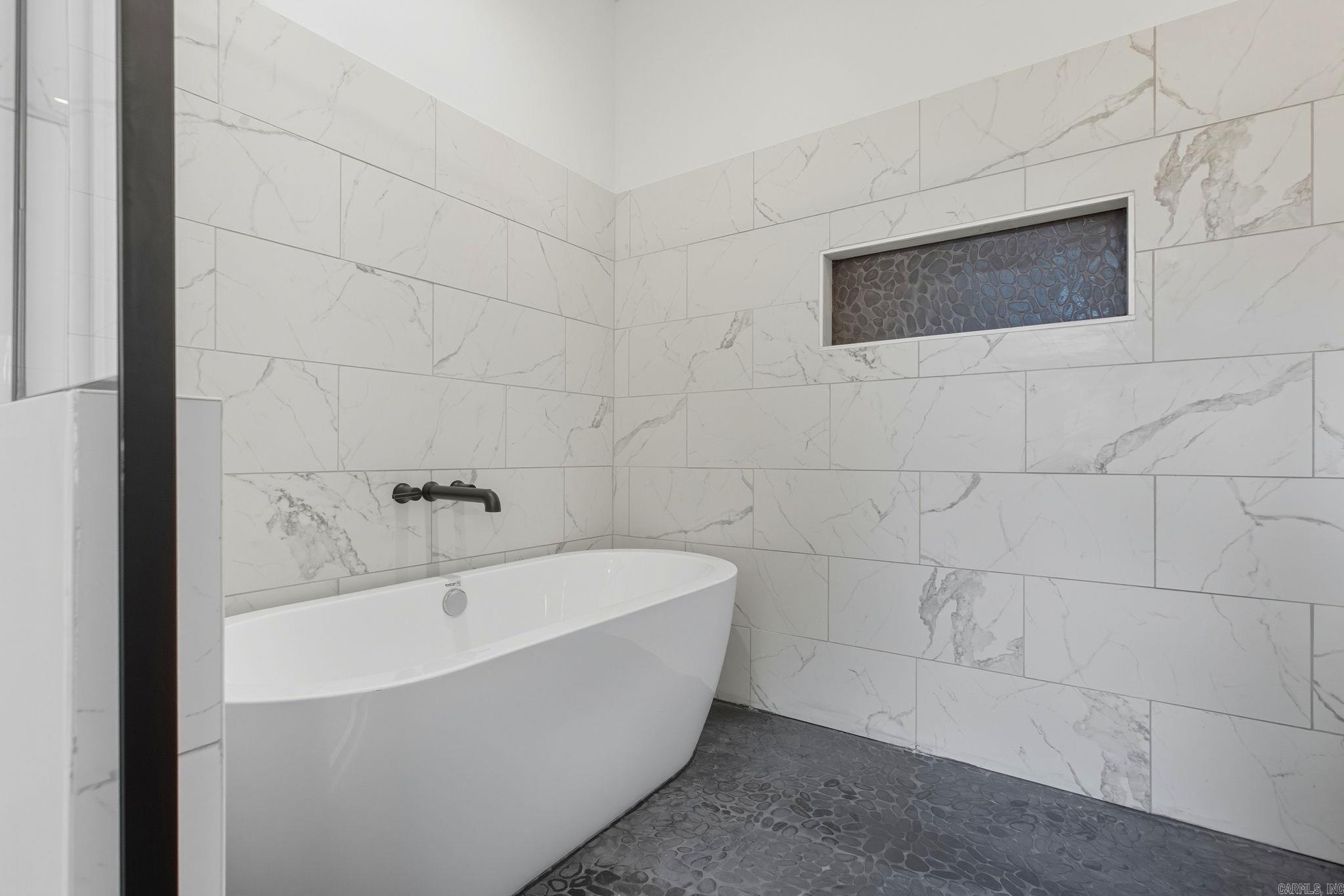 THE WOODS OF HURRICANE LAKE ESTA - Residential