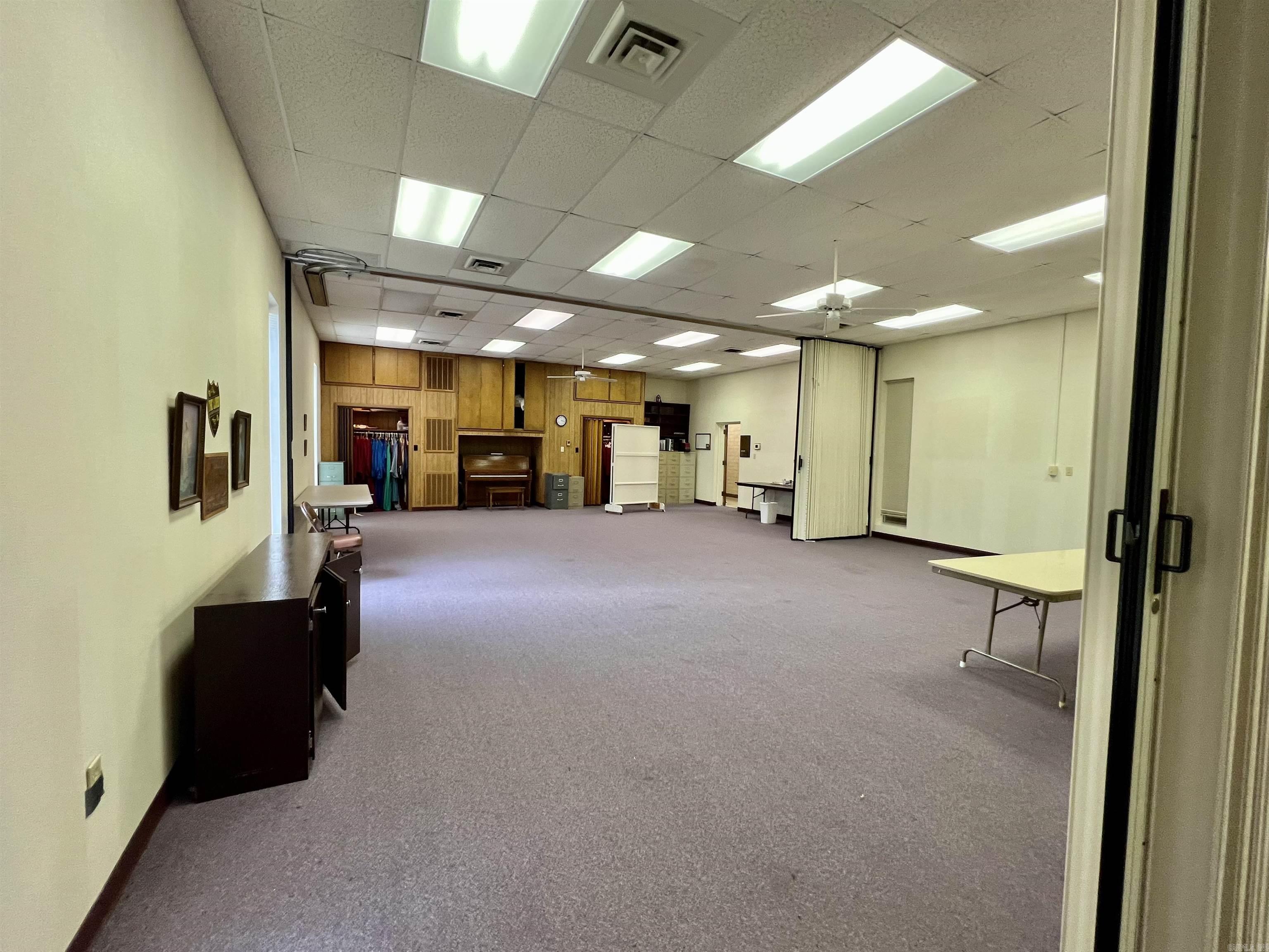 BUSINESS CENTER - Residential