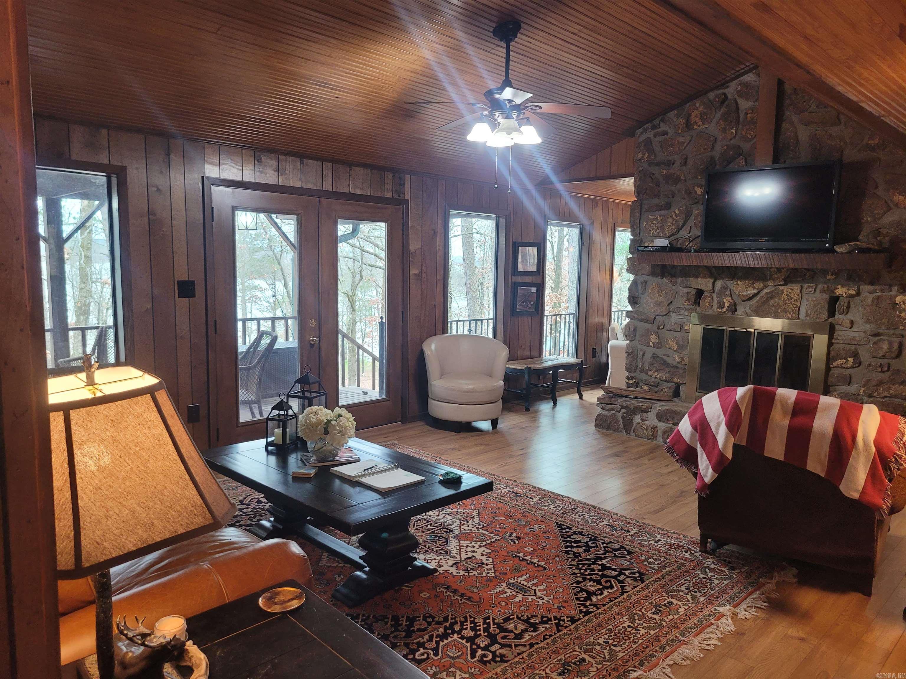 MYSTIC ISLE - Residential