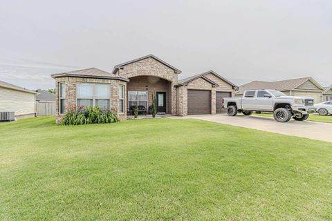 Photo of 200 GAVIN Drive, Paragould, AR 72450 (MLS # 26024011)