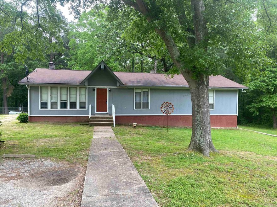 This delightful 3-bedroom, 2-bathroom home is a sanctuary of peace and privacy, surrounded by lush greenery and scenic views. Despite its idyllic rural setting, this home is just a short drive away from the city, offering easy access to shopping, dining, entertainment, and major highways for commuting. Experience the best of both worlds with this charming country retreat. Don't miss the opportunity to make this peaceful oasis your own and embrace a lifestyle that combines the tranquility of country living with the convenience of city amenities. Schedule a viewing today and discover your new dream home!