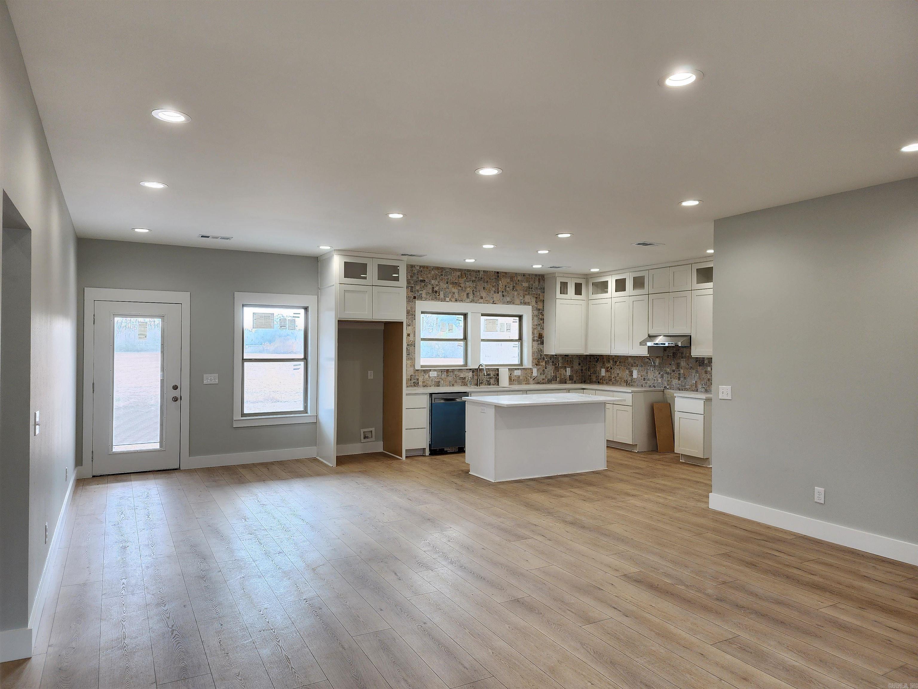 BAKER'S FIELD - Residential