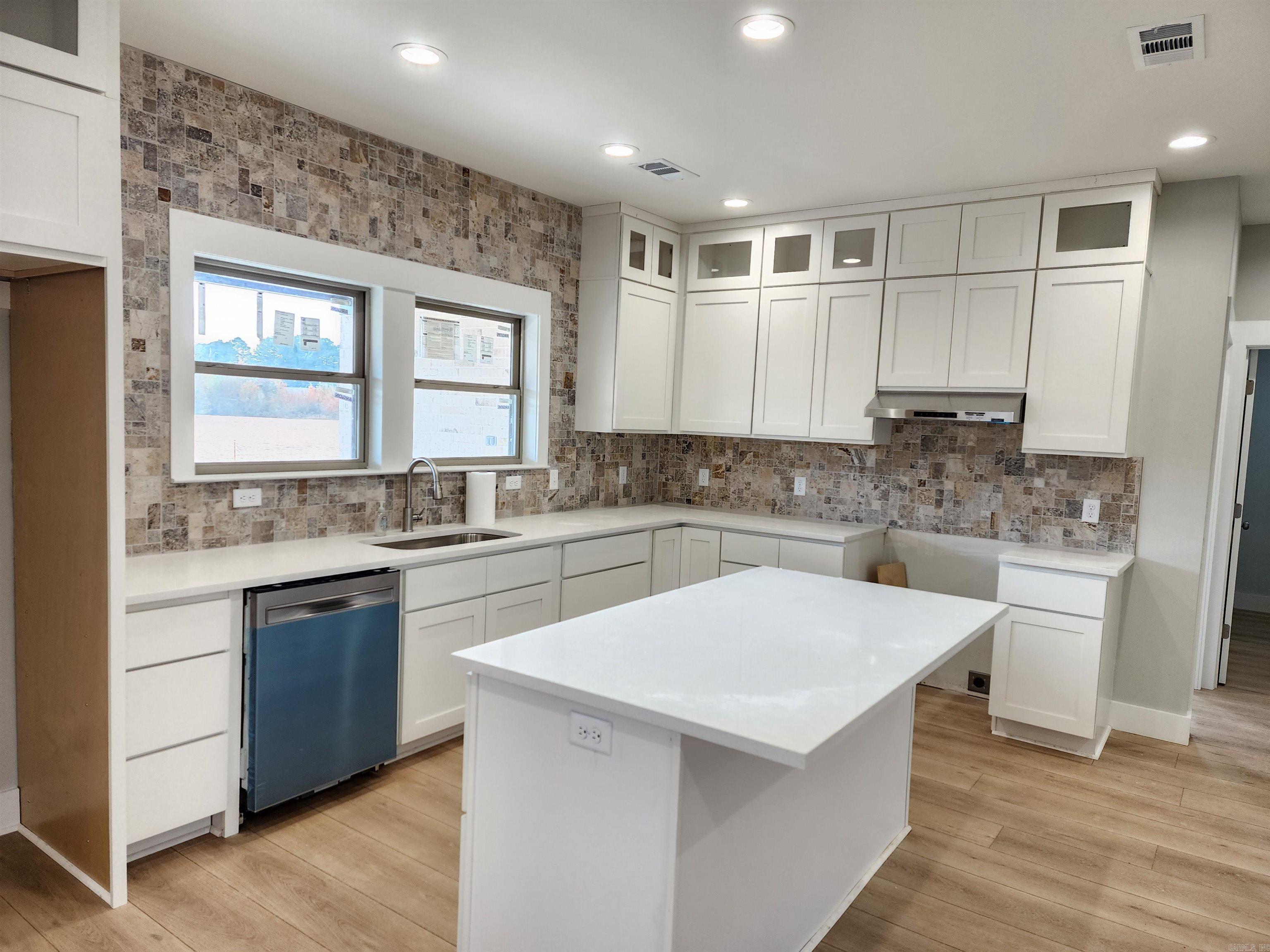 BAKER'S FIELD - Residential