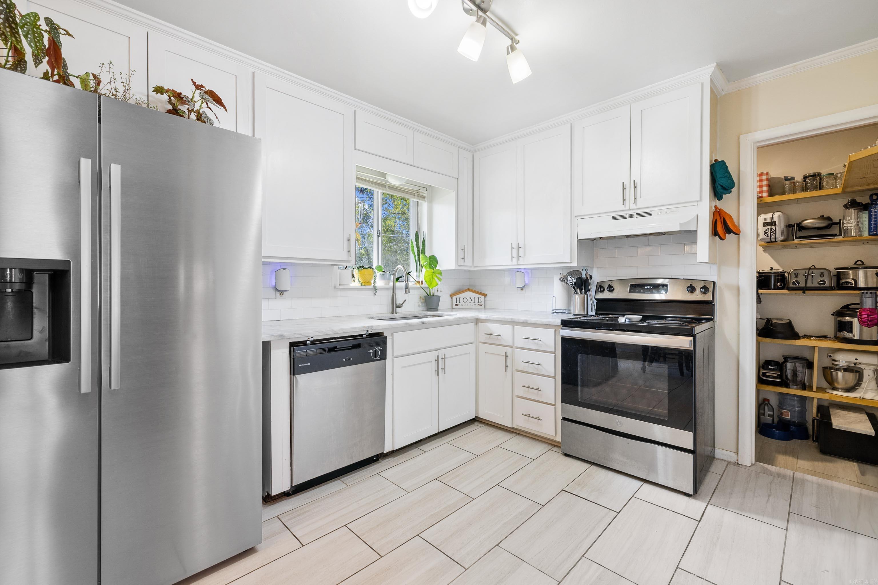 ELLIS ACRES - Residential