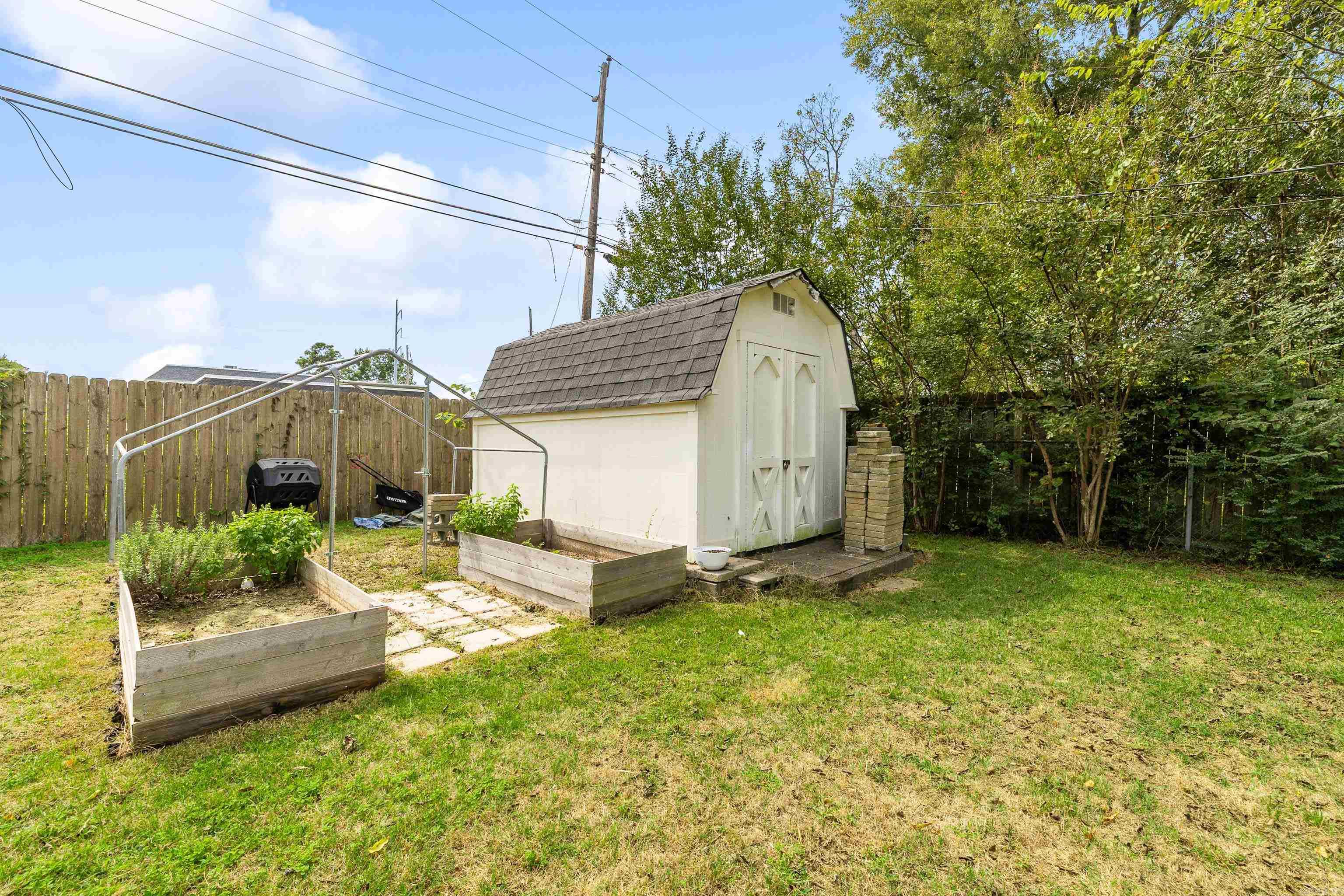 ELLIS ACRES - Residential