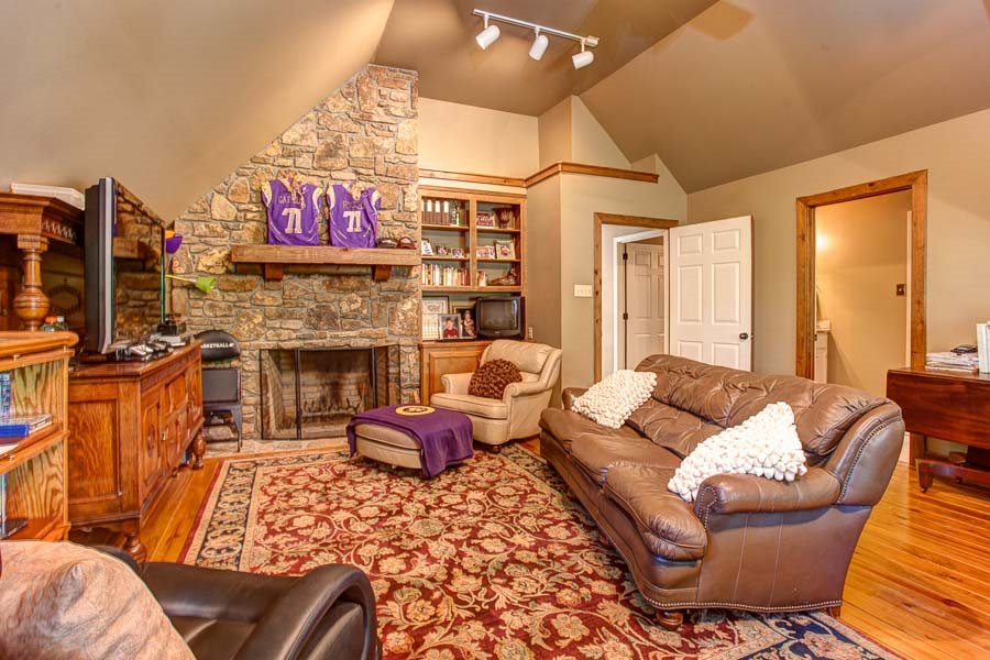 HICKORY CREEK - Residential