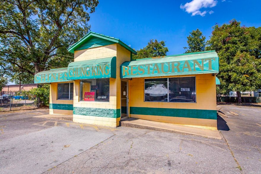 Great opportunity to own a fully built-out restaurant located on high-visibility commercial land with ample parking. Currently operated as a successful Chinese restaurant, this property is suitable for dine-in, takeout, or delivery operations and can easily be converted to fit any restaurant concept. This spacious commercial space comes complete with a fully equipped commercial kitchen, walk in refrigerator and new walk in freezer, large open dining area, and all necessary utilities in place – making it an ideal option for an owner/operator or investor looking for a hassle-free start.