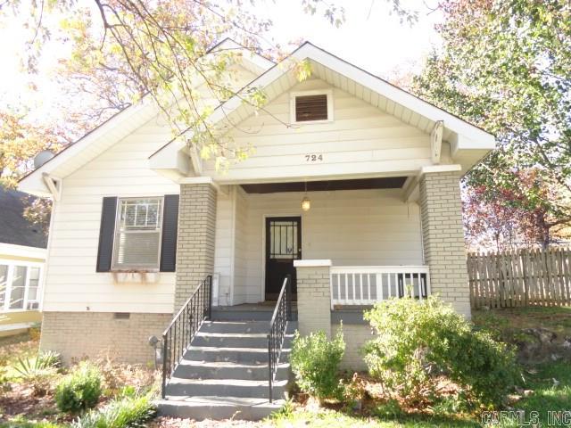 Nice home in Hillcrest walking distance to Kroger and lots of restaurants. Minutes to UAMS and St. Vincent's Hospital. Home needs a little TLC. Owners are licensed real estate brokers in the State of Arkansas.