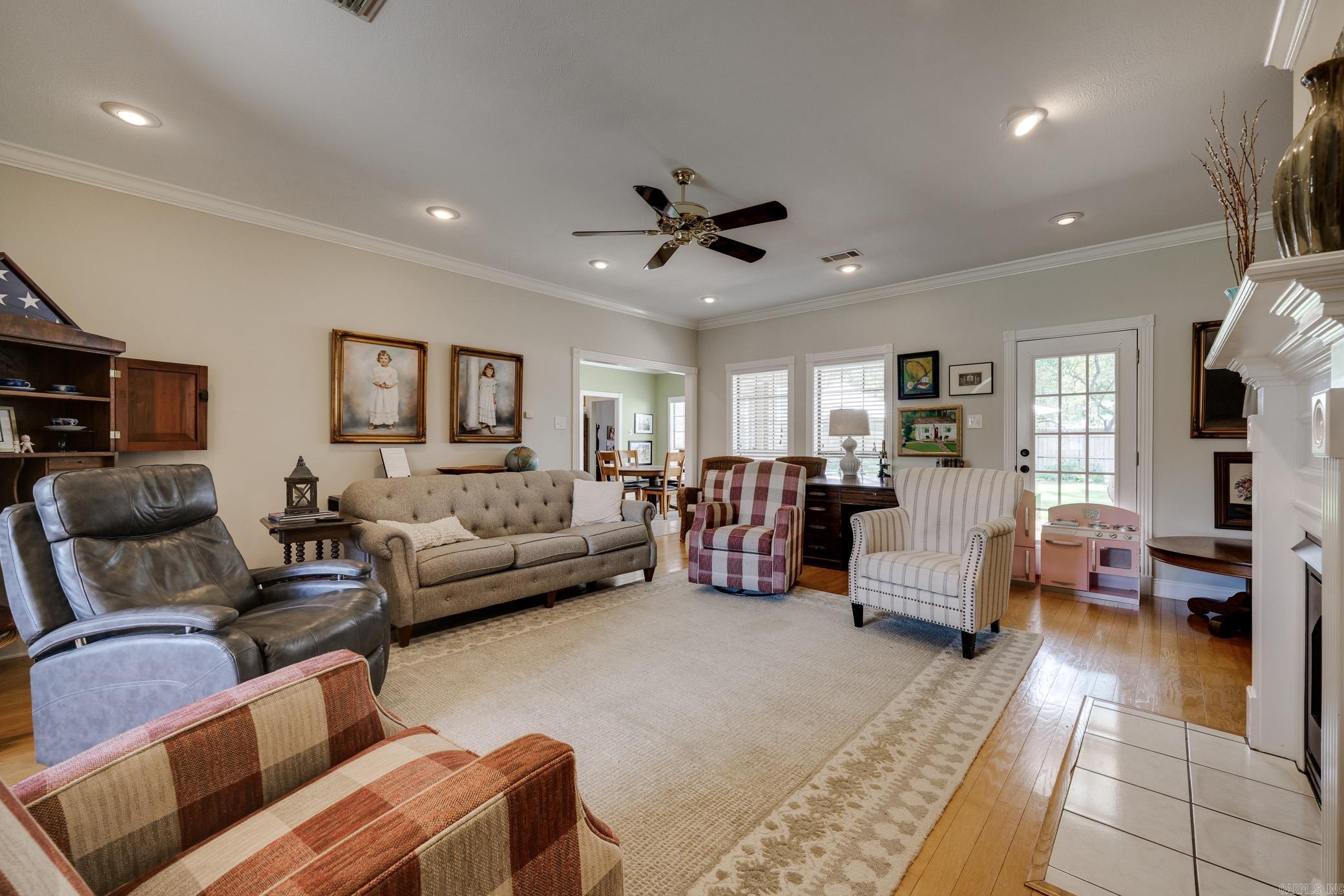 ROYAL OAKS - Residential